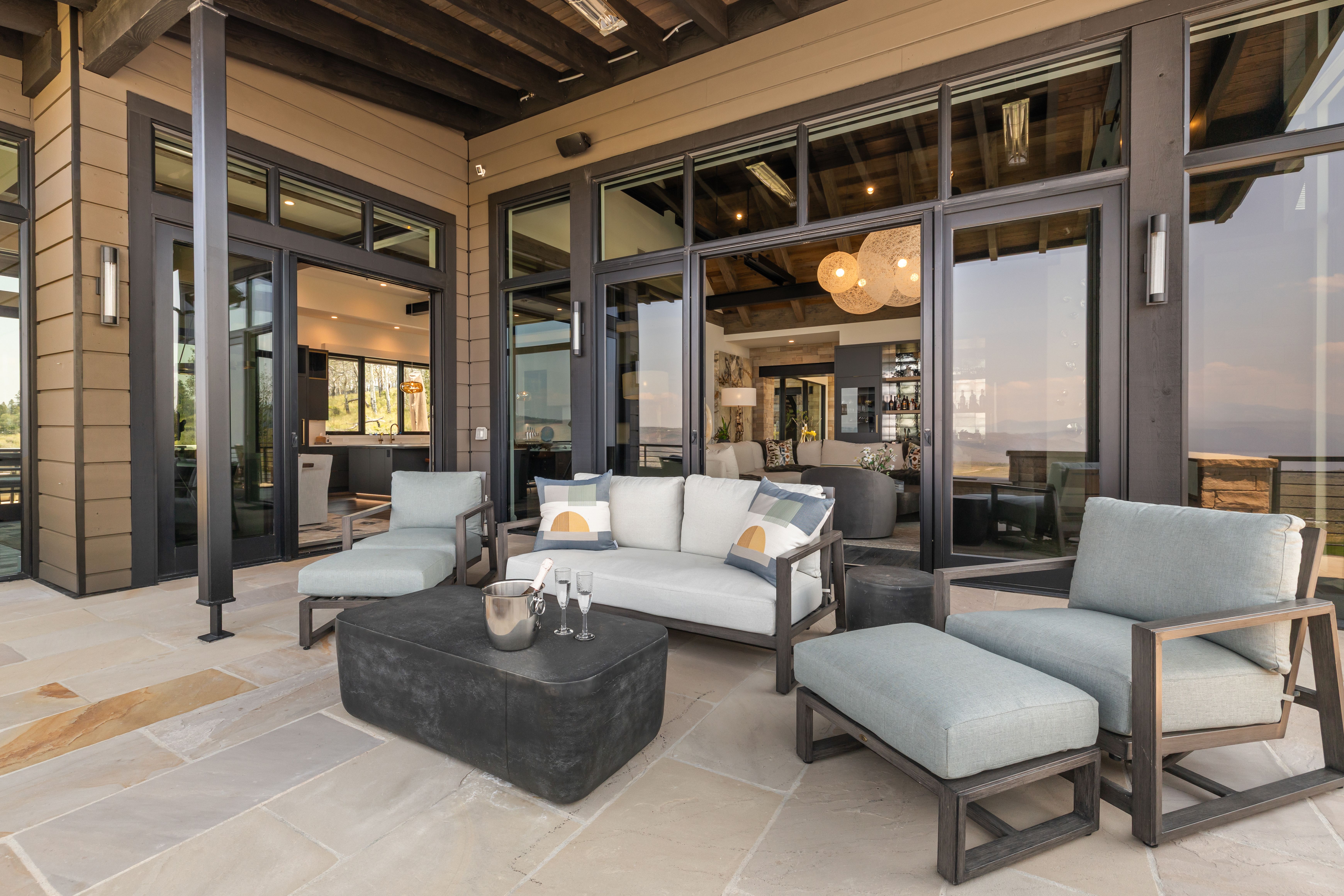  Designed to Embrace Both Grand Entertaining and Everyday Mountain Living - 物件實景