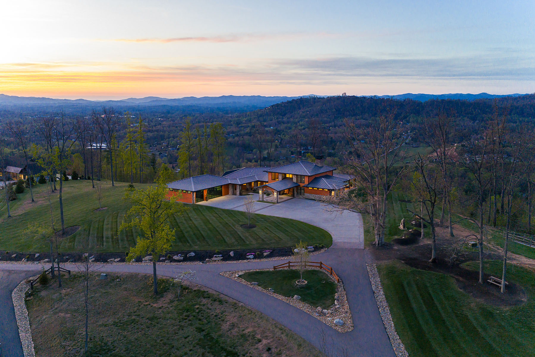  WEAVERVILLE - 物件實景