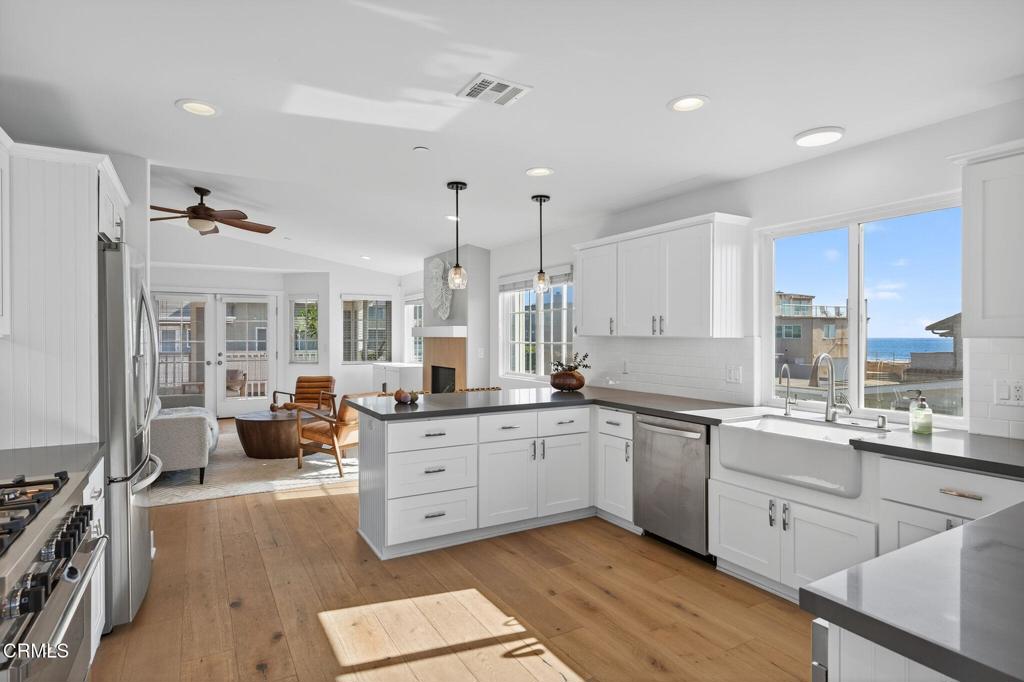 Ventura, California, 93001, United States, 4 Bedrooms Bedrooms, ,4 BathroomsBathrooms,Residential,For Sale,1975034