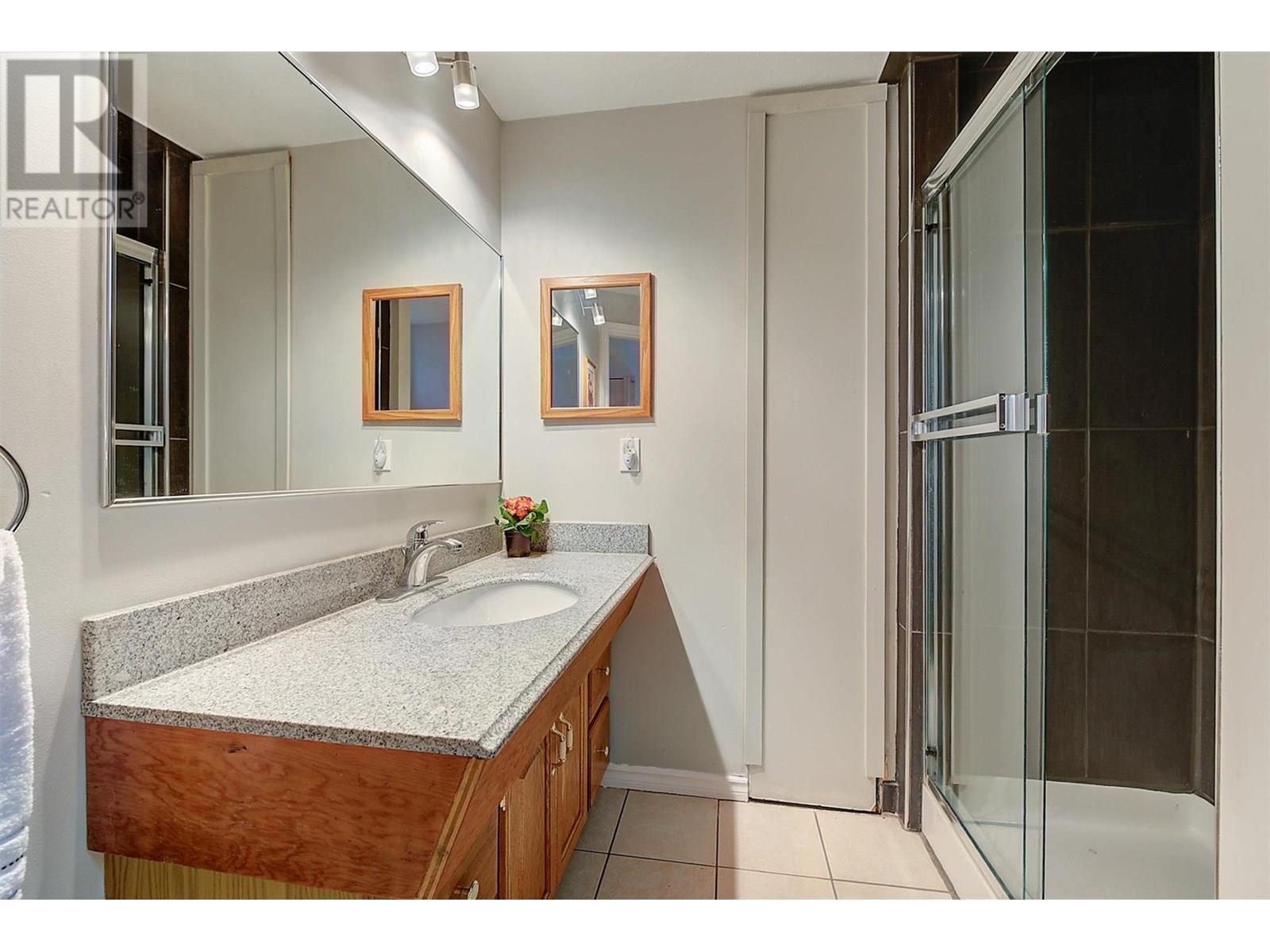 KELOWNA, British Columbia, V1V 2G6, CA, 5 Bedrooms Bedrooms, ,4 BathroomsBathrooms,Residential,For Sale,1838260