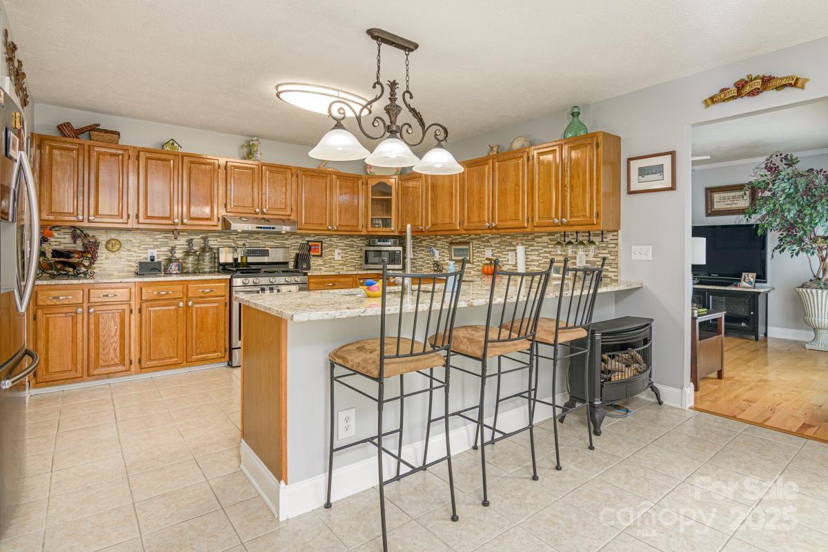 Hendersonville, North Carolina, 28792, United States, 3 Bedrooms Bedrooms, ,3 BathroomsBathrooms,Residential,For Sale,1942631