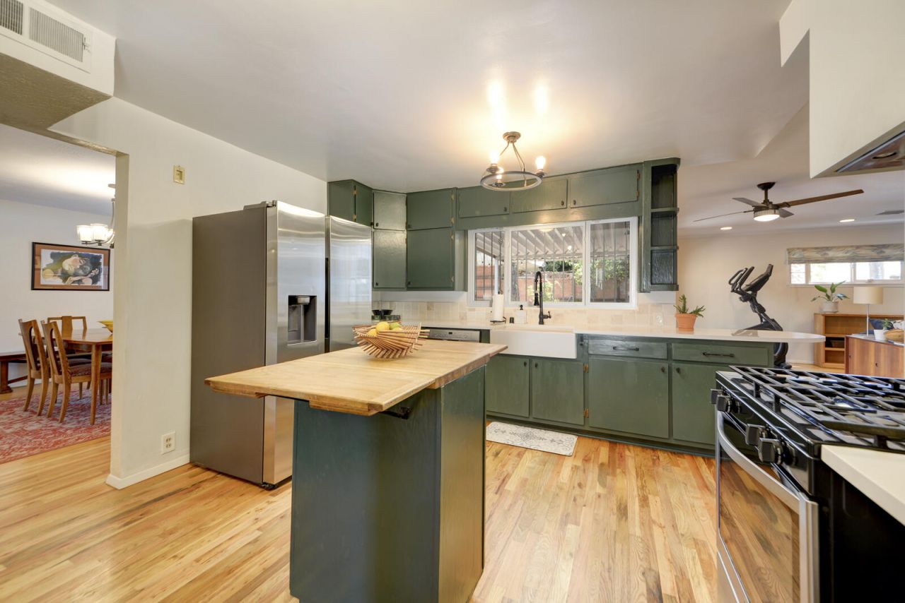 Albuquerque, New Mexico, 87108, United States, 3 Bedrooms Bedrooms, ,4 BathroomsBathrooms,Residential,For Sale,1903433