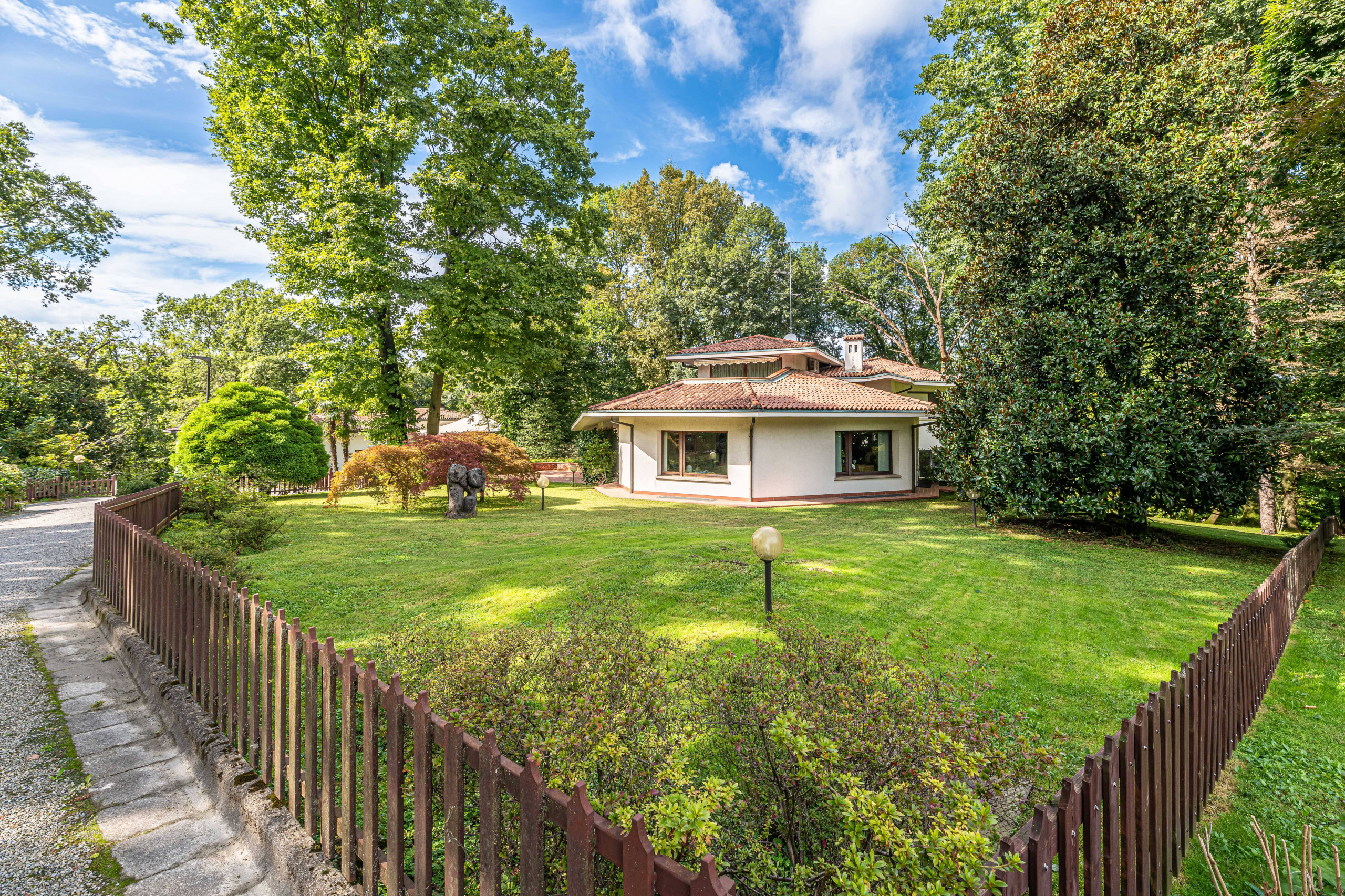 Lesmo, Monza e Brianza, 20050, IT, 6 Bedrooms Bedrooms, ,7 BathroomsBathrooms,Residential,For Sale,1940972