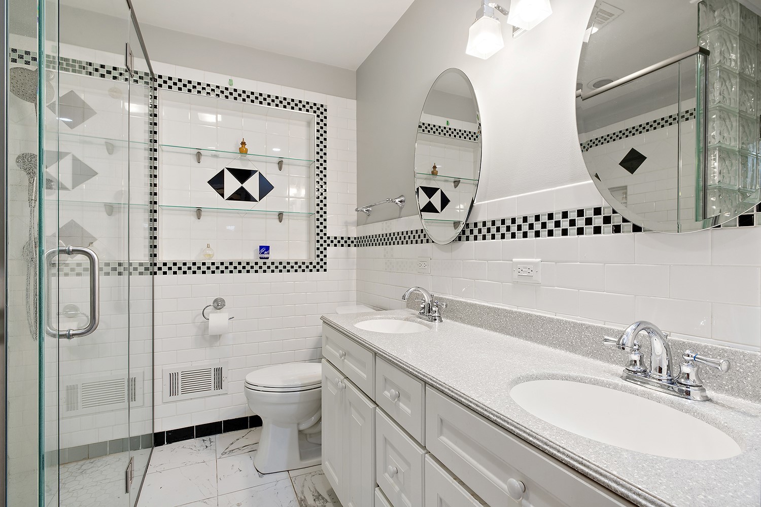 Des Plaines, Illinois, 60016, United States, 3 Bedrooms Bedrooms, ,3 BathroomsBathrooms,Residential,For Sale,2003071