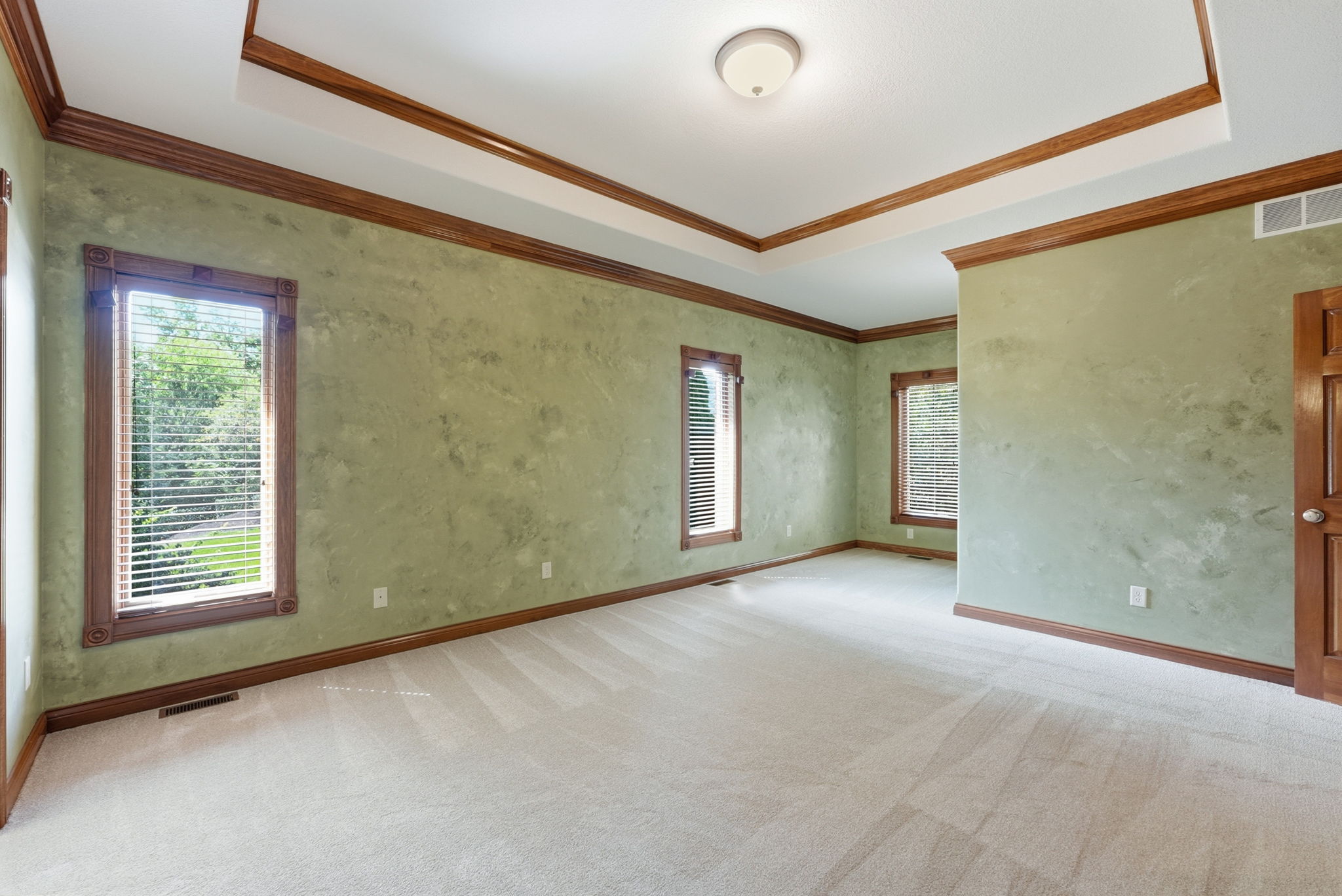  All-Brick Custom Home Tucked Away on Quiet Cul-De-Sac - 物件實景