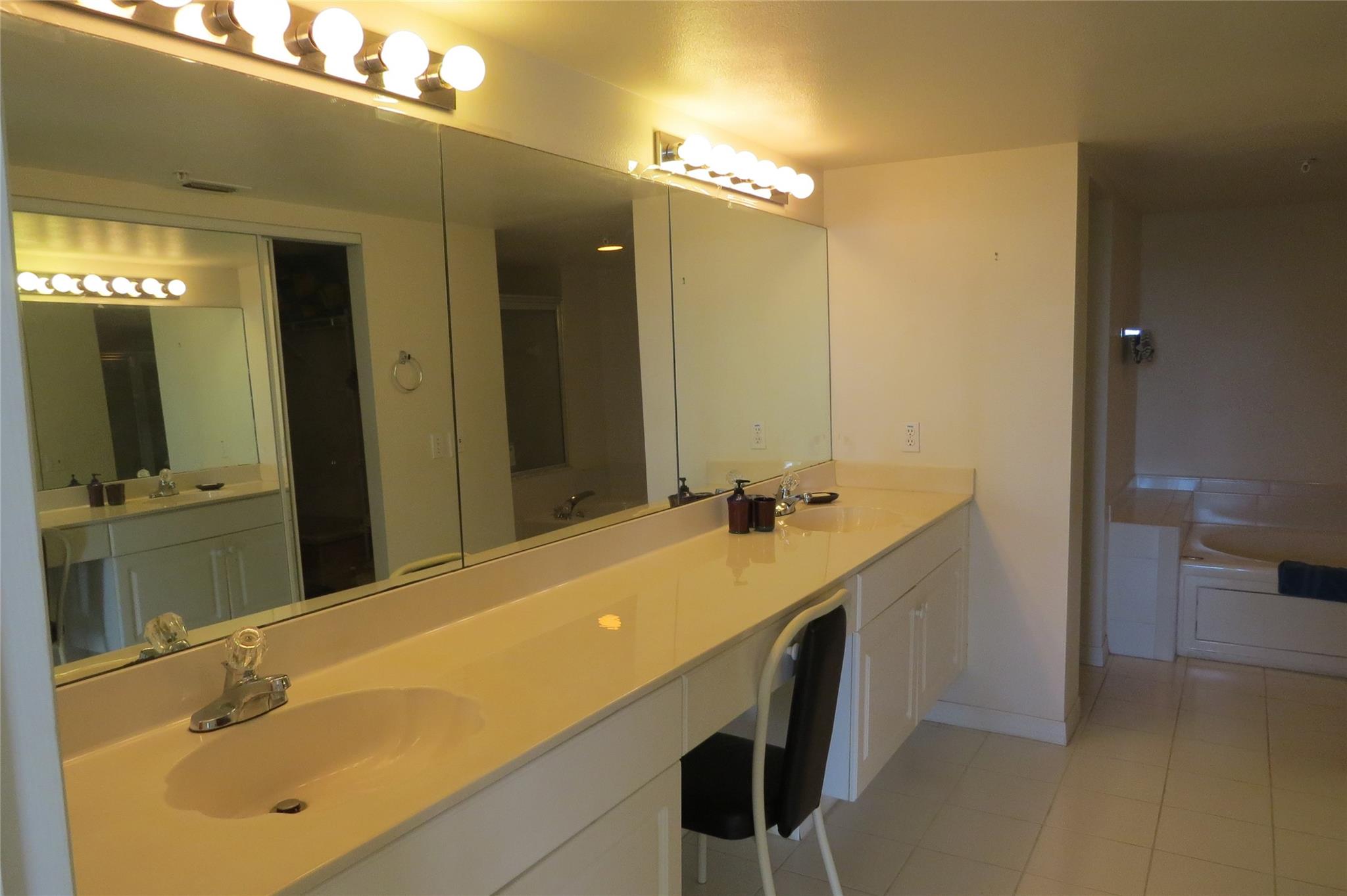 Pompano Beach, Florida, 33062, United States, 2 Bedrooms Bedrooms, ,3 BathroomsBathrooms,Residential,For Sale,1915850