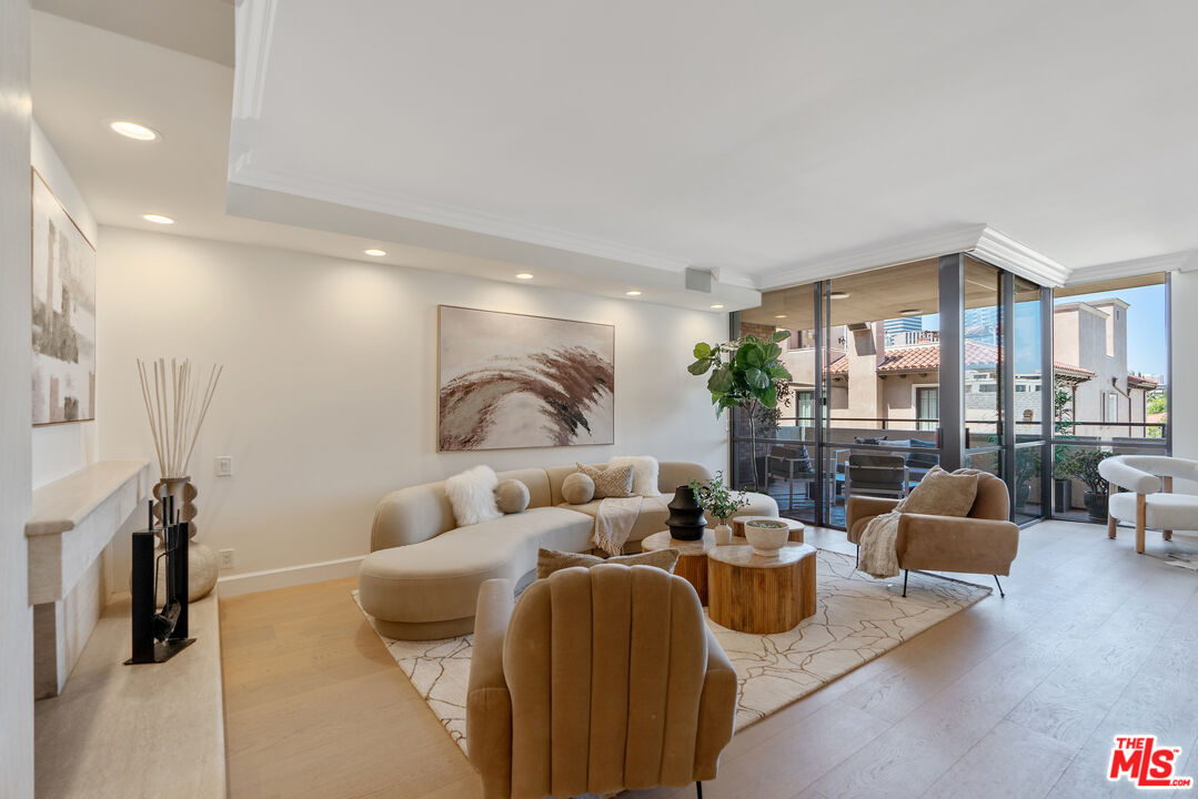 Beverly Hills, California, 90212, United States, 2 Bedrooms Bedrooms, ,3 BathroomsBathrooms,Residential,For Sale,1891933