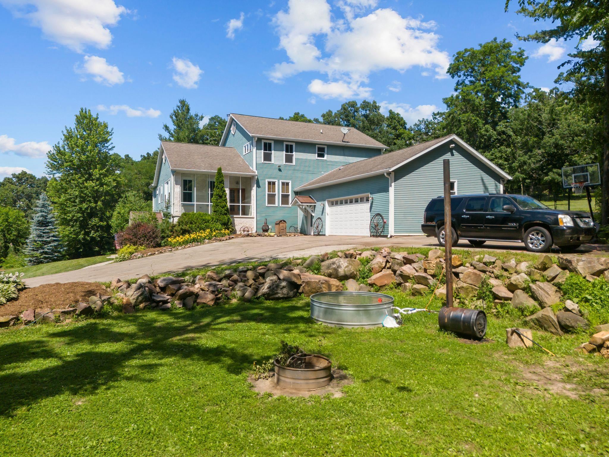Berlin, Wisconsin, 54923, United States, 5 Bedrooms Bedrooms, ,4 BathroomsBathrooms,Residential,For Sale,1974961