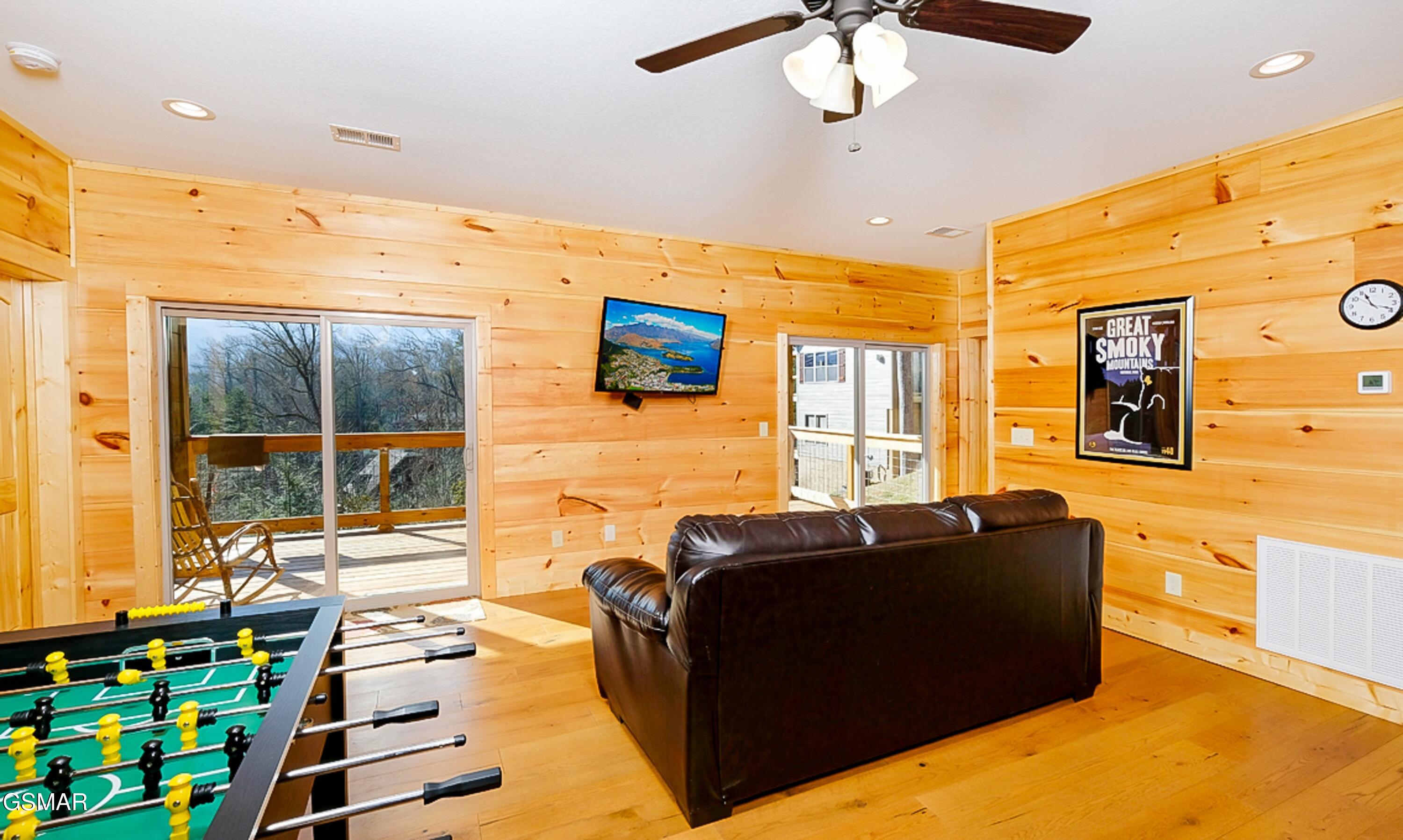 Gatlinburg, Tennessee, 37738, United States, 3 Bedrooms Bedrooms, ,4 BathroomsBathrooms,Residential,For Sale,2024067