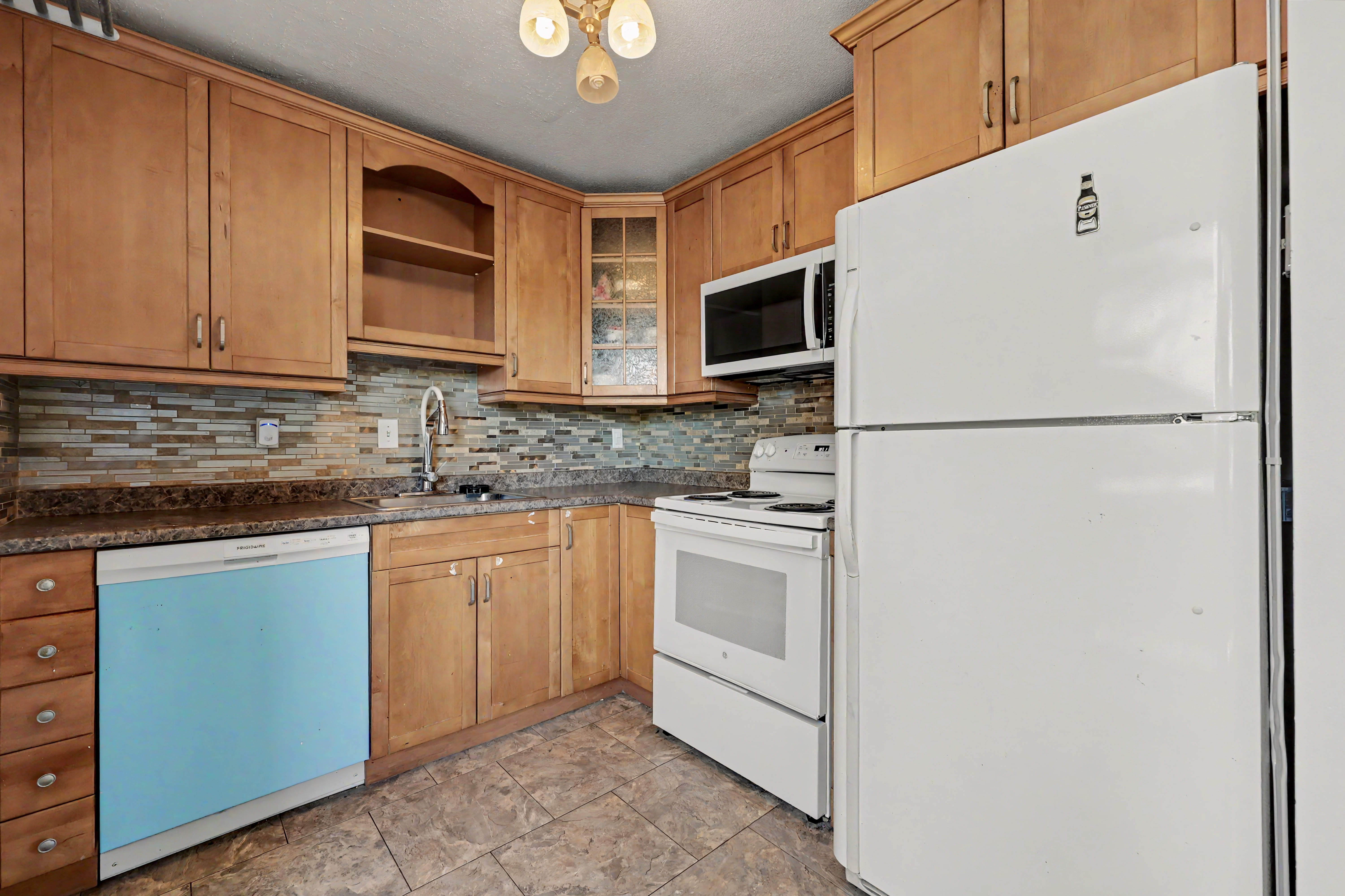  Spacious Two Bedroom Townhouse in Norwalk - 物件實景