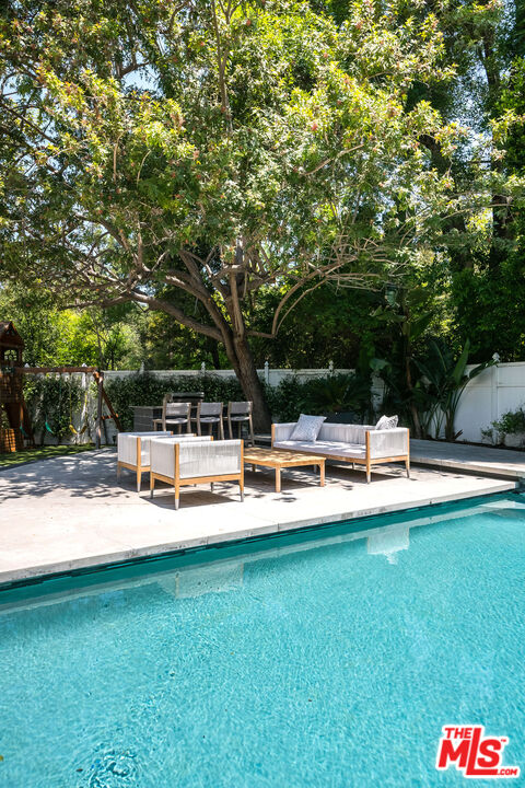 Studio City, California, 91604, United States, 4 Bedrooms Bedrooms, ,3 BathroomsBathrooms,Residential,For Sale,1850354
