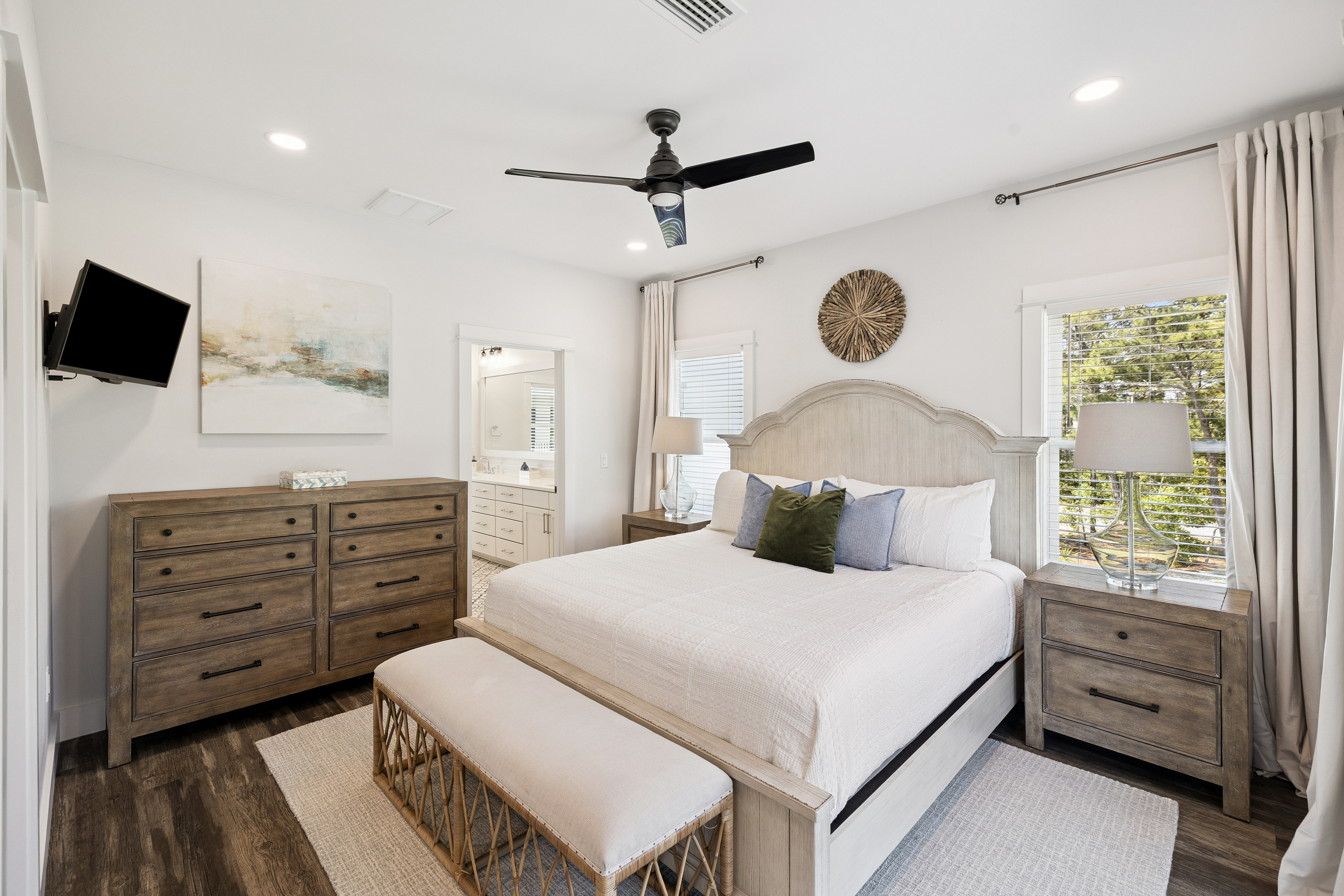  Completely Renovated Home On Half-Acre Lot Near Gulf Place - 物件實景