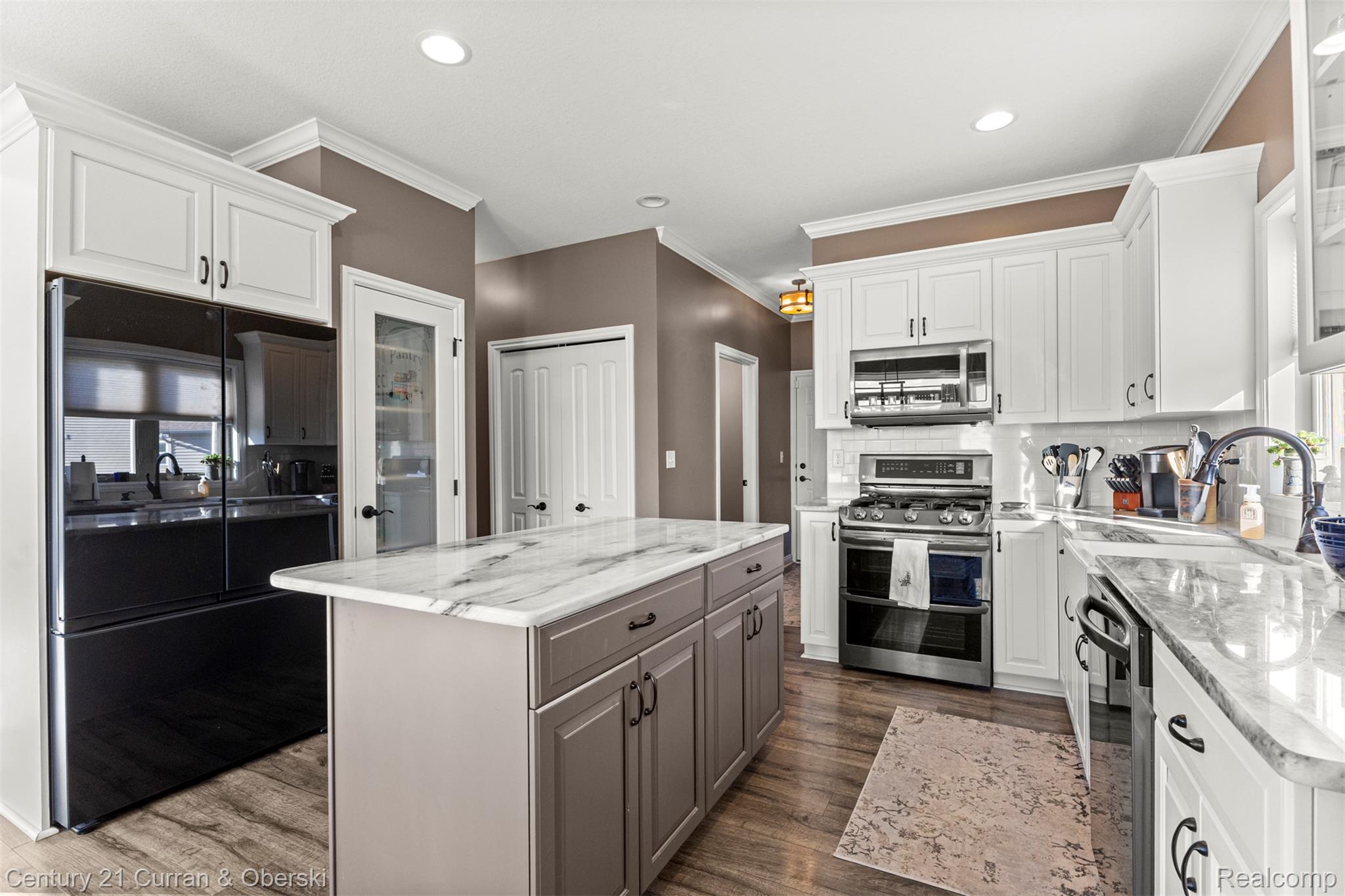 Monroe, Michigan, 48161, United States, 4 Bedrooms Bedrooms, ,3 BathroomsBathrooms,Residential,For Sale,2009653