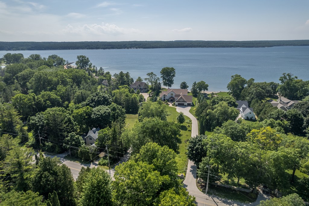 Sturgeon Bay, Wisconsin, 54235, United States, 3 Bedrooms Bedrooms, ,5 BathroomsBathrooms,Residential,For Sale,1941719