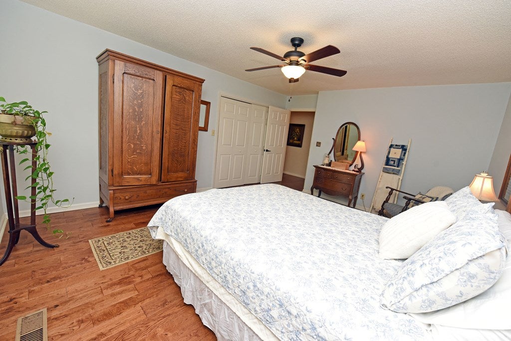 Ellijay, Georgia, 30536, United States, 4 Bedrooms Bedrooms, ,3 BathroomsBathrooms,Residential,For Sale,1940340