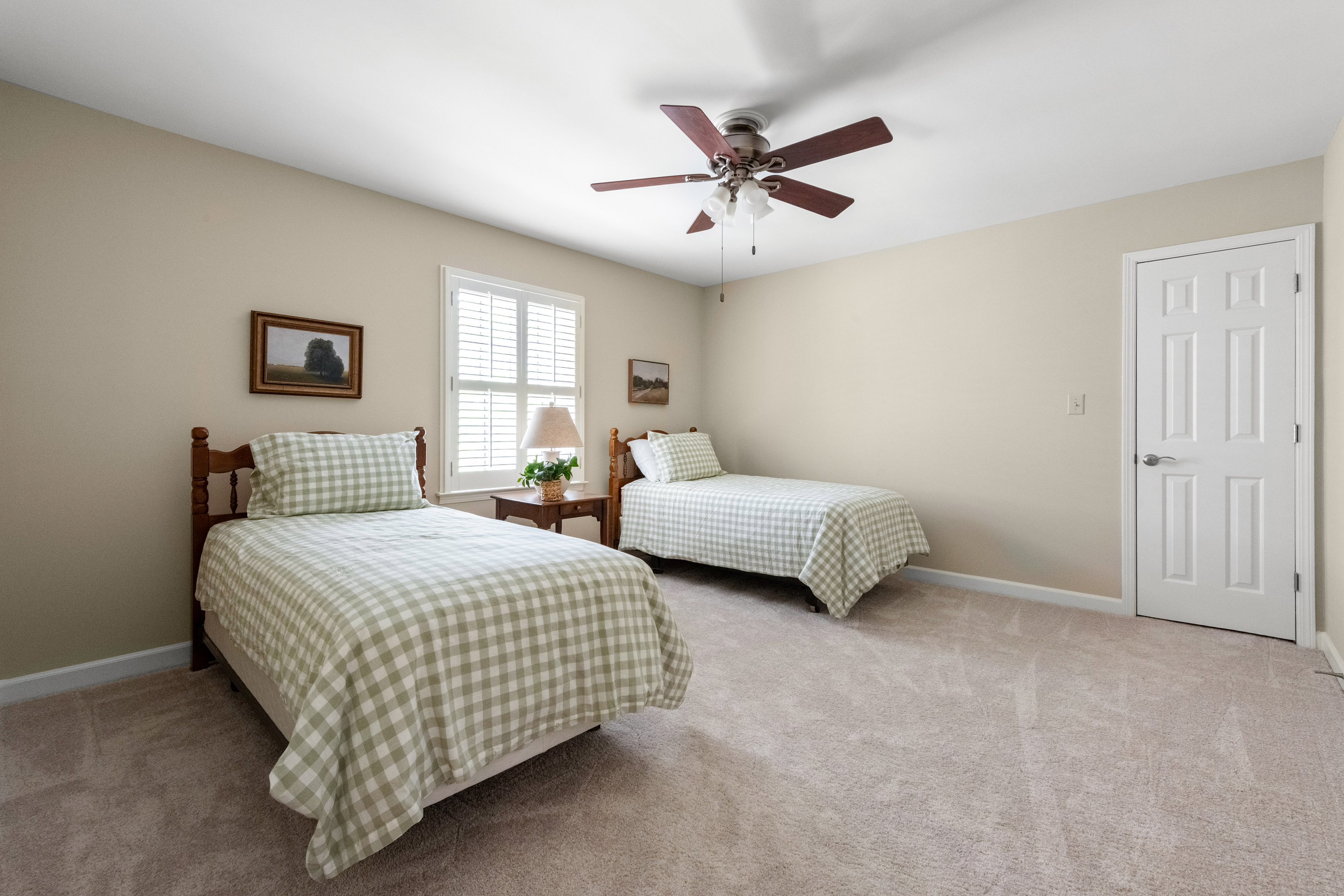  Beautifully Reimagined and Meticulously Maintained Home - 物件實景