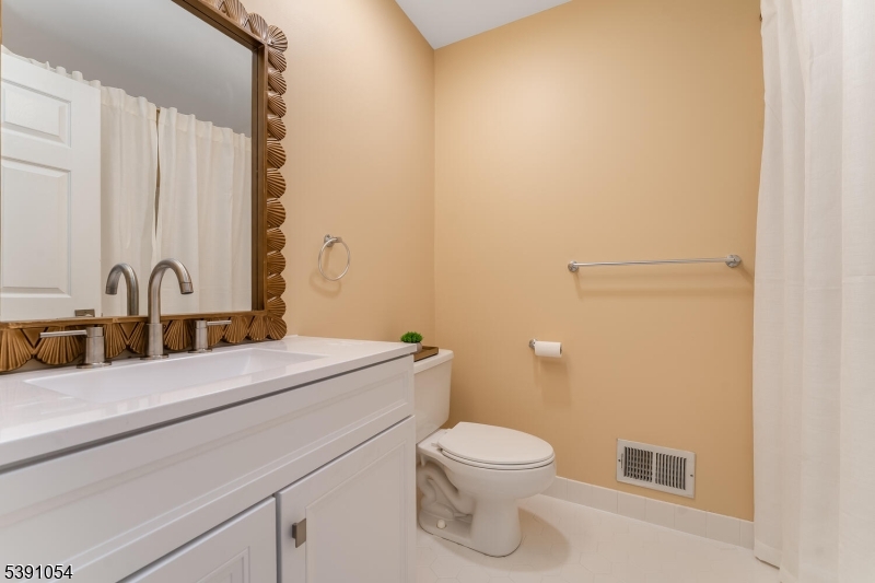 Readington Twp., New Jersey, 08889, United States, 3 Bedrooms Bedrooms, ,3 BathroomsBathrooms,Residential,For Sale,1989352