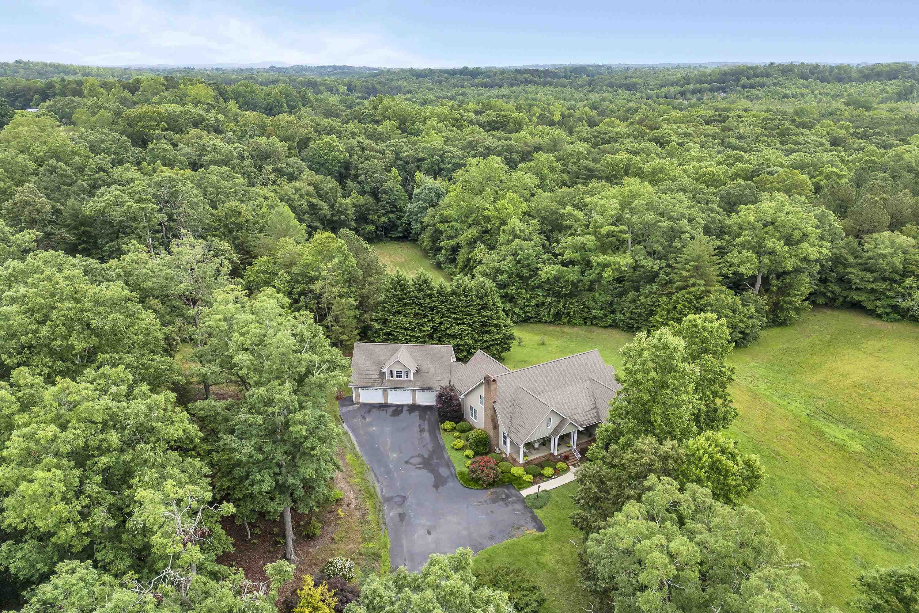 Landrum, South Carolina, 29356, United States, 5 Bedrooms Bedrooms, ,4 BathroomsBathrooms,Residential,For Sale,1868814