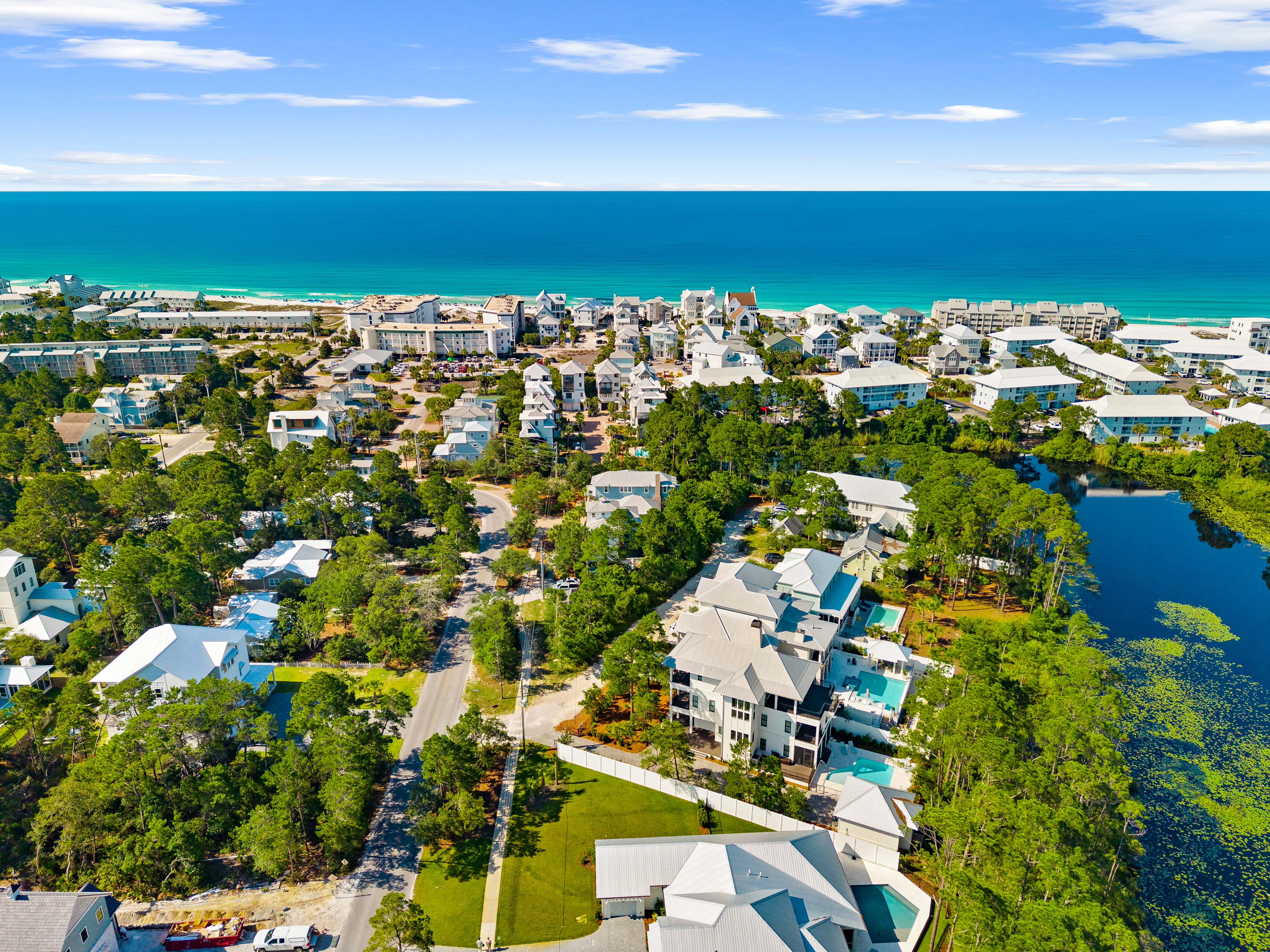  Custom Coastal Home with Privacy, Pool & No HOA - 物件實景