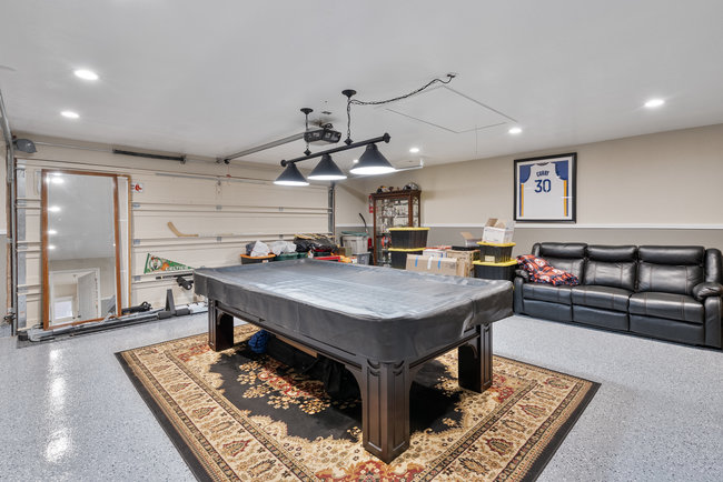 Hollister, California, 95023, United States, 3 Bedrooms Bedrooms, ,2 BathroomsBathrooms,Residential,For Sale,1882231