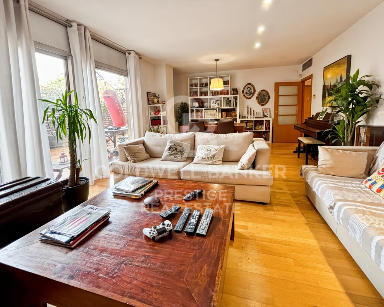 Barcelona, Catalonia, ES, 4 Bedrooms Bedrooms, ,2 BathroomsBathrooms,Residential,For Sale,1759816