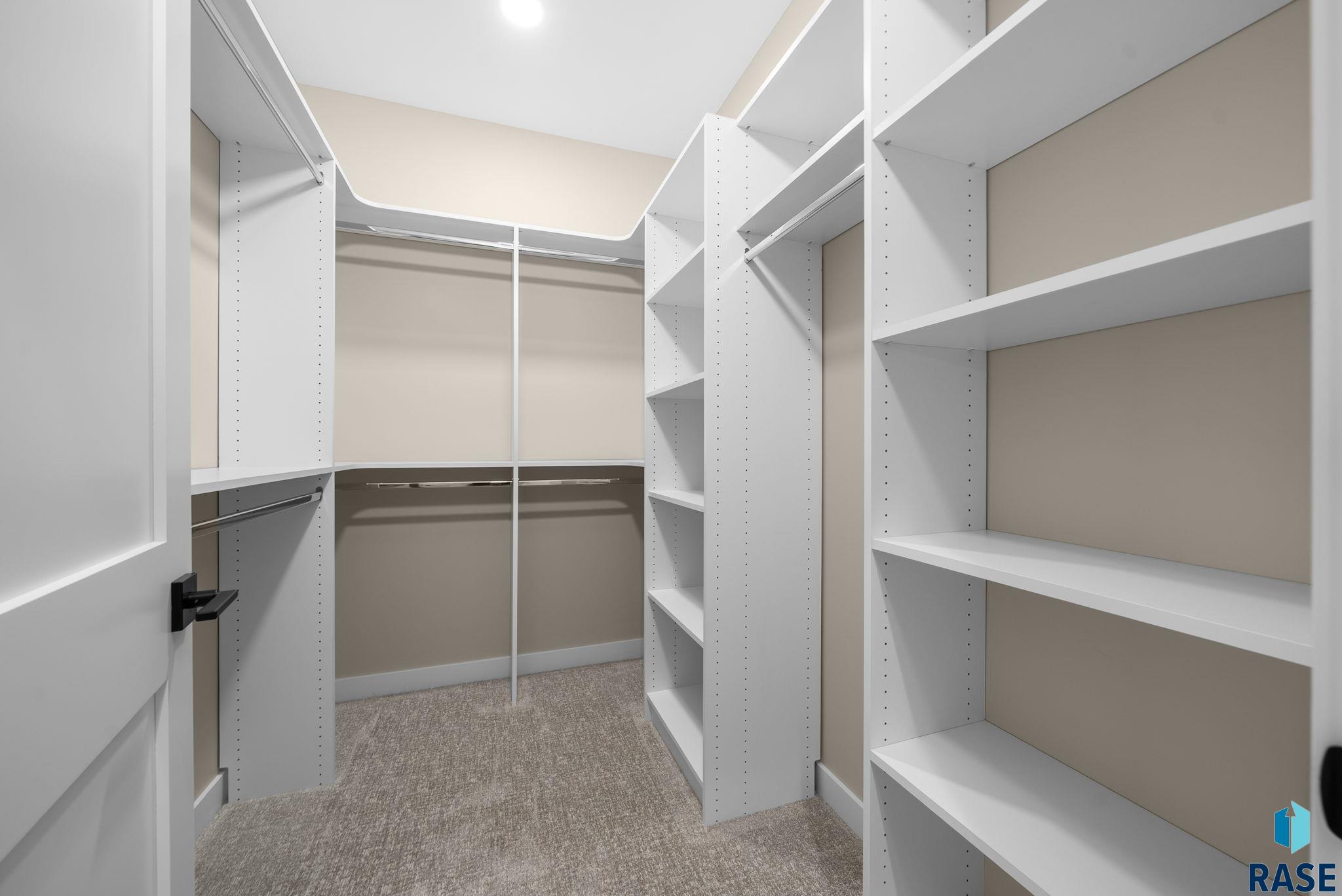 Sioux Falls, South Dakota, 57110, United States, 3 Bedrooms Bedrooms, ,3 BathroomsBathrooms,Residential,For Sale,2005643