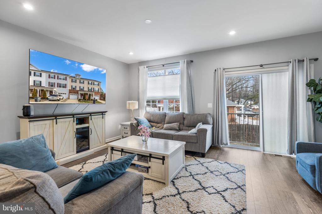 Woodbridge, Virginia, 22191, United States, 4 Bedrooms Bedrooms, ,4 BathroomsBathrooms,Residential,For Sale,2007486