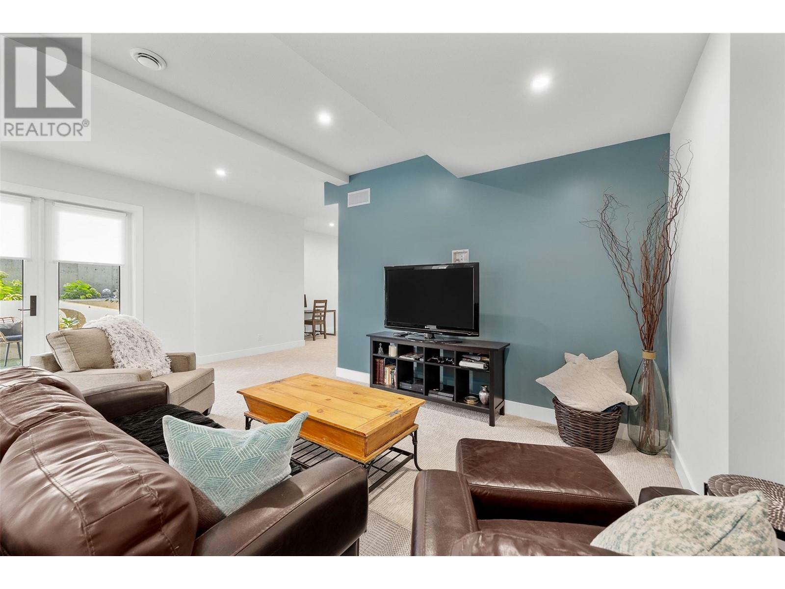 KELOWNA, British Columbia, V1W 4L1, CA, 4 Bedrooms Bedrooms, ,4 BathroomsBathrooms,Residential,For Sale,1838056