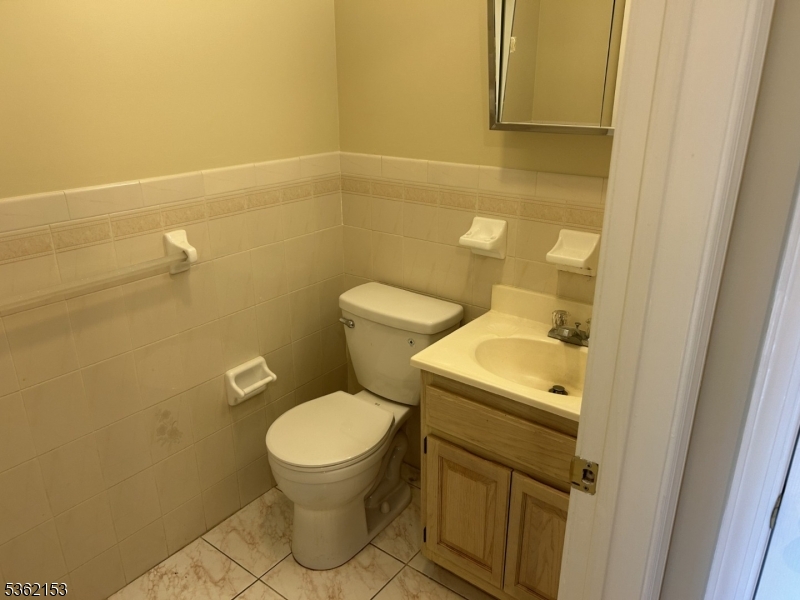 Newark City, New Jersey, 07105, United States, 2 Bedrooms Bedrooms, ,3 BathroomsBathrooms,Residential,For Sale,2003530