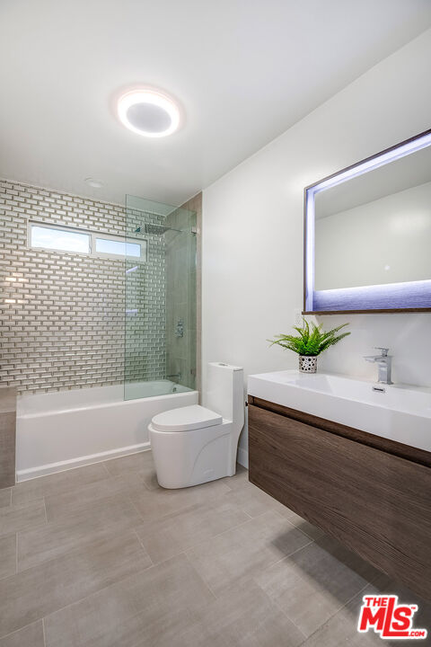 Los Angeles, California, 90068, United States, 6 Bedrooms Bedrooms, ,7 BathroomsBathrooms,Residential,For Sale,1840011