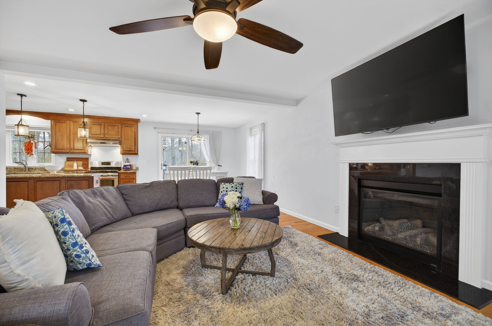  Stylish Cape  Home Offers a Charming Open Concept - 物件實景