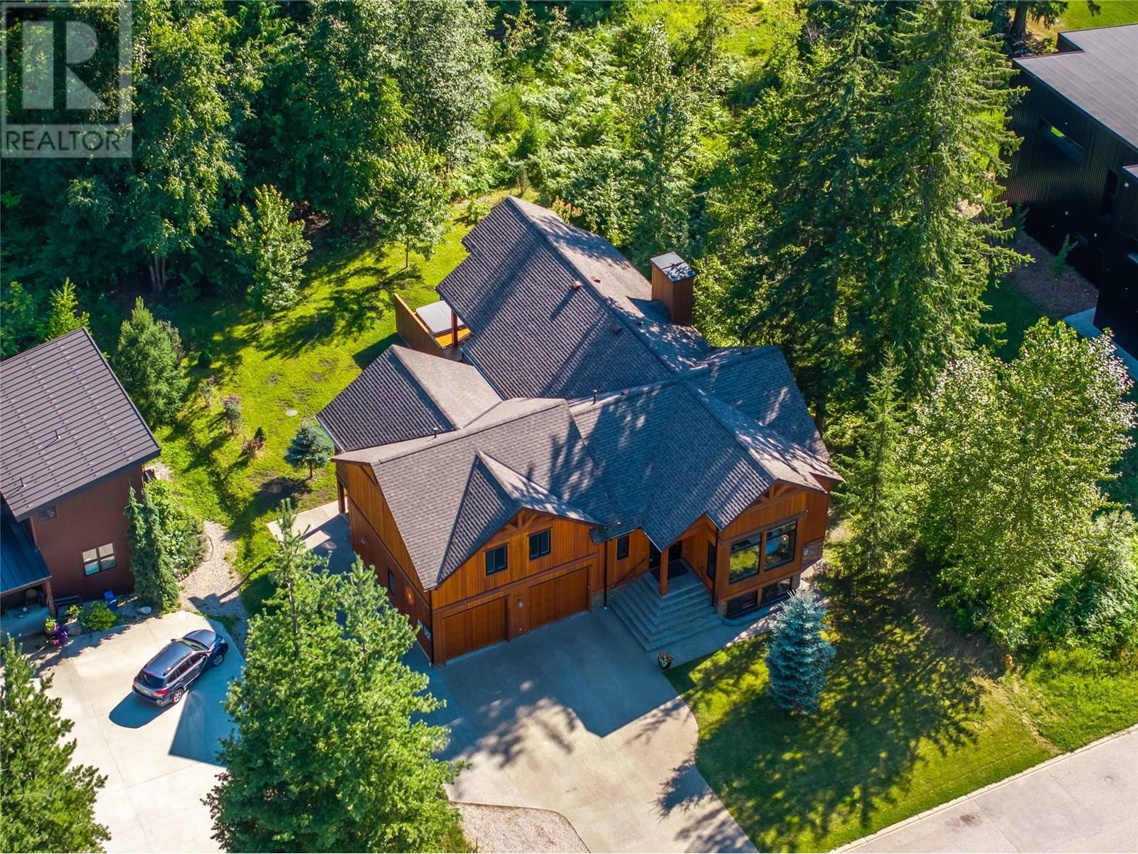 REVELSTOKE, British Columbia, V0E 2S3, CA, 6 Bedrooms Bedrooms, ,4 BathroomsBathrooms,Residential,For Sale,1912503