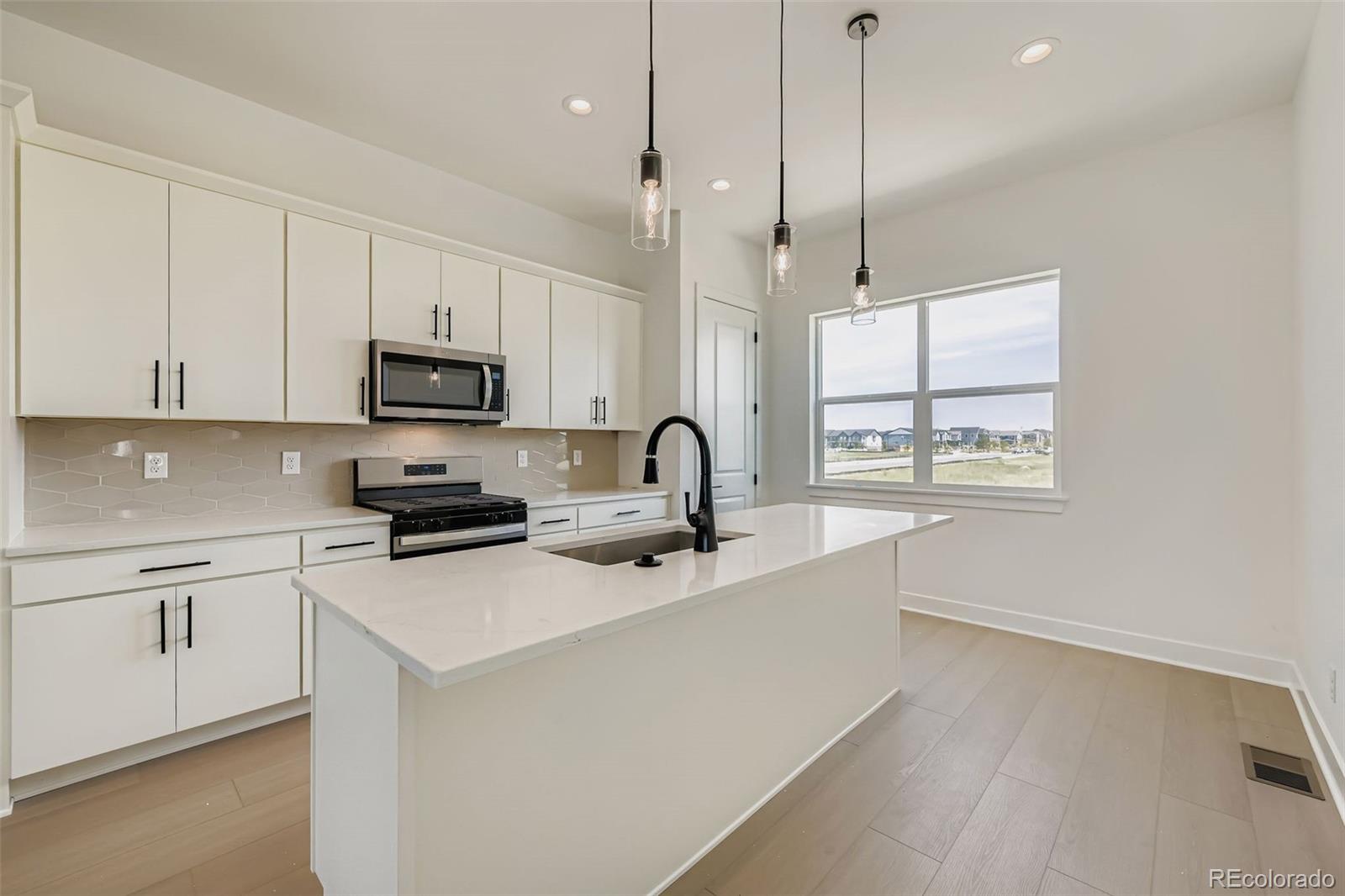 Aurora, Colorado, 80019, United States, 4 Bedrooms Bedrooms, ,3 BathroomsBathrooms,Residential,For Sale,1958574