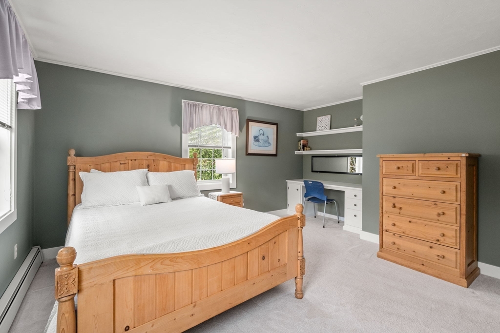 Paxton, Massachusetts, 01612, United States, 4 Bedrooms Bedrooms, ,4 BathroomsBathrooms,Residential,For Sale,1940308