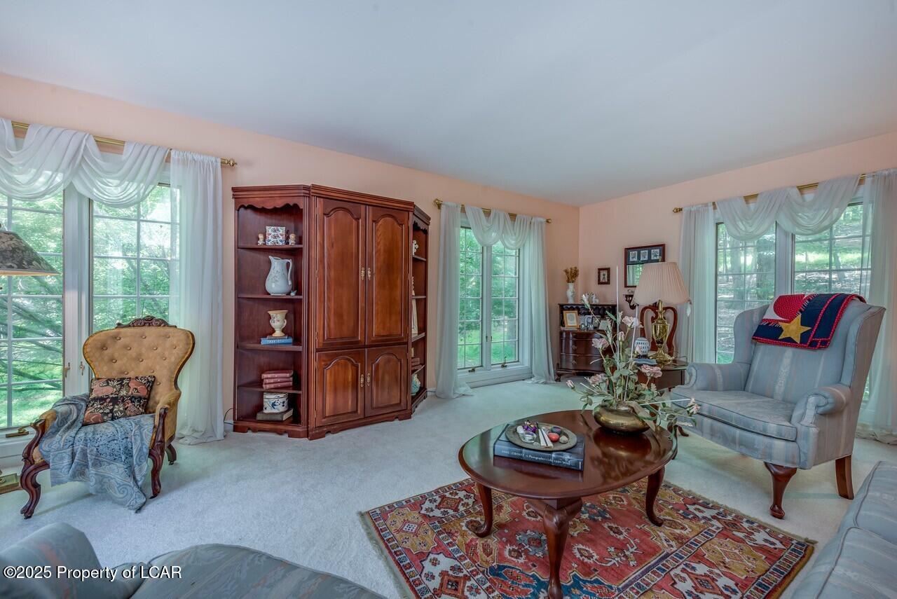 Dallas, Pennsylvania, 18612, United States, 5 Bedrooms Bedrooms, ,3 BathroomsBathrooms,Residential,For Sale,2006135