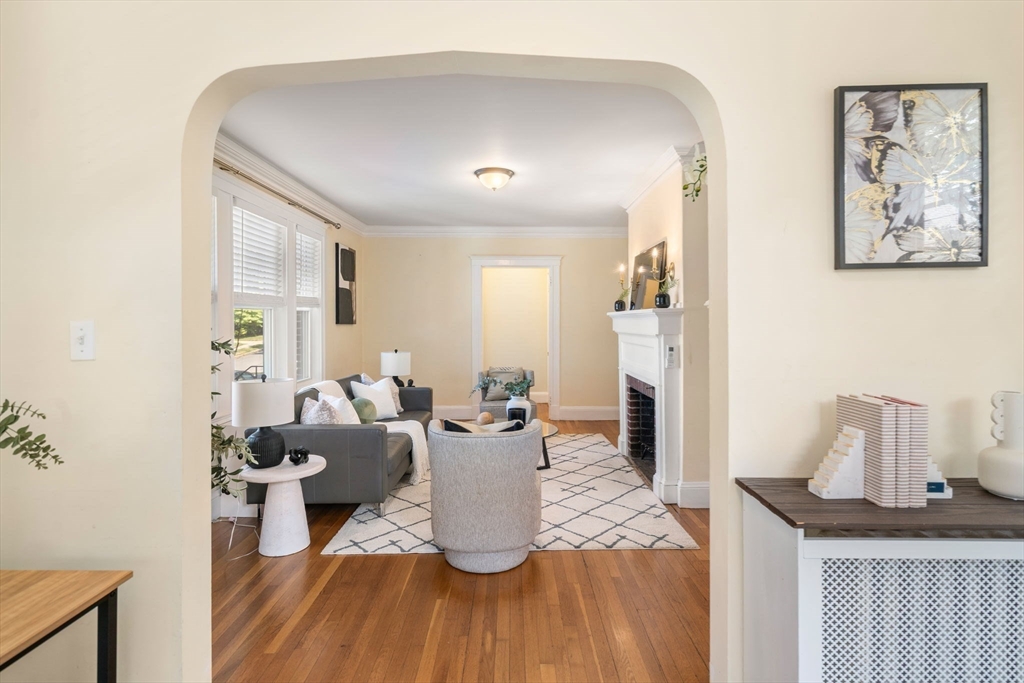 Newton, Massachusetts, 02458, United States, 2 Bedrooms Bedrooms, ,2 BathroomsBathrooms,Residential,For Sale,1906436