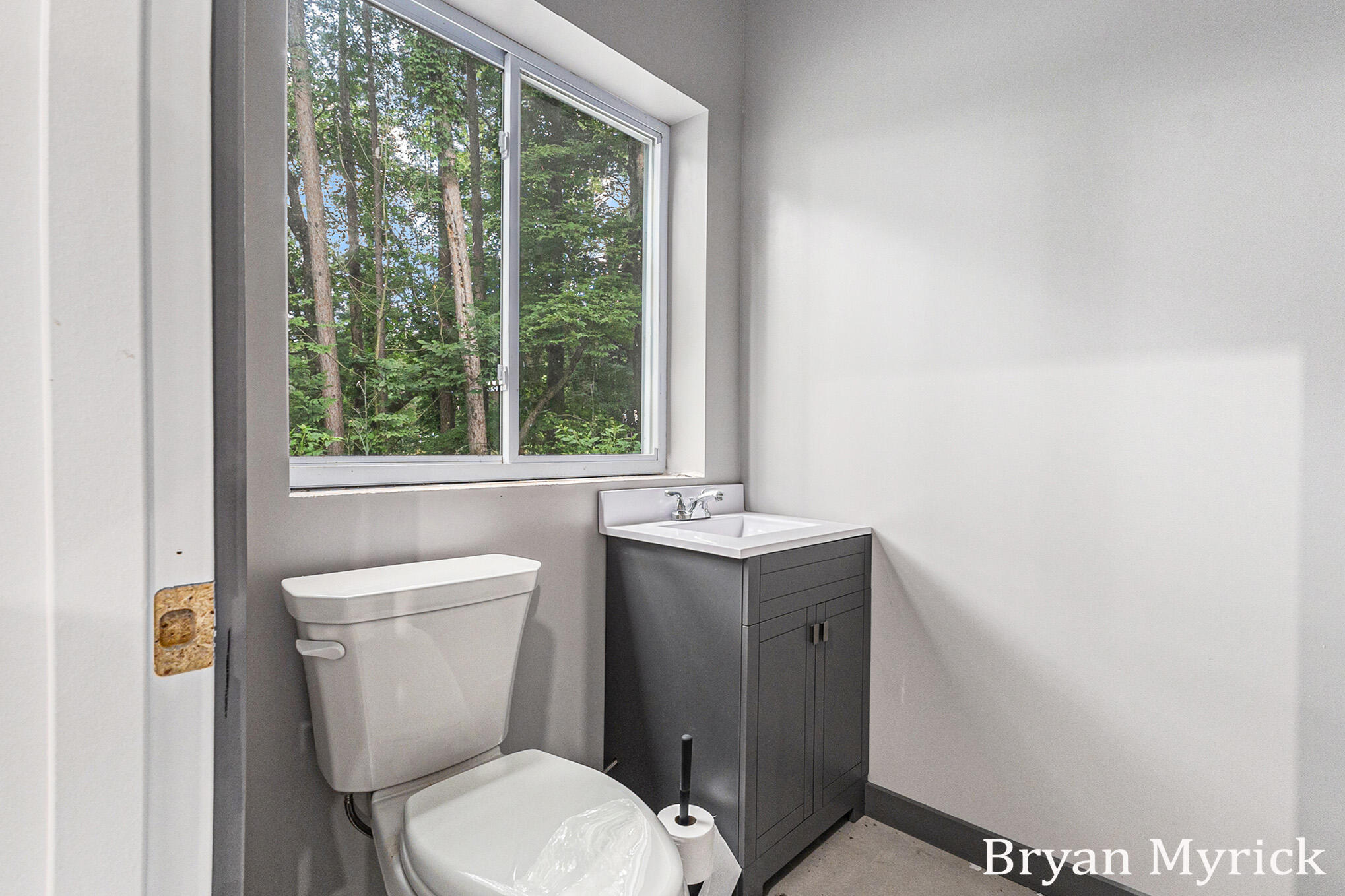 Holland, Michigan, 49423, United States, 3 Bedrooms Bedrooms, ,3 BathroomsBathrooms,Residential,For Sale,1892685