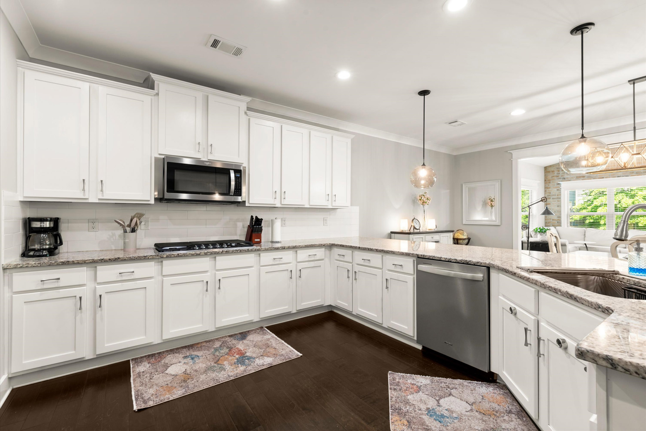  One-of-a-kind Home Offers an Exceptional Blend of Space, Style, and Upgrades - 物件實景