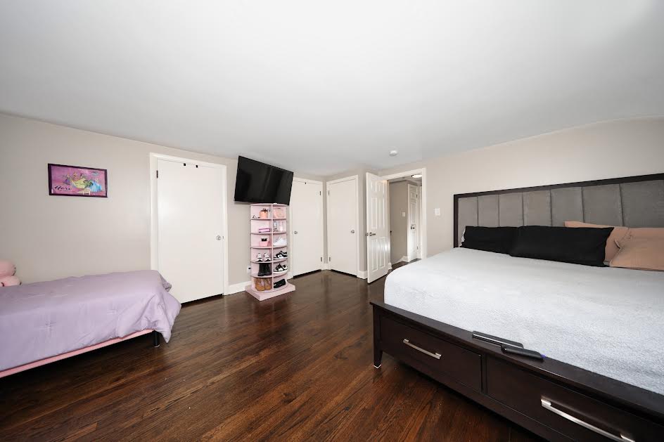 Farmington, Connecticut, 06032, United States, 4 Bedrooms Bedrooms, ,3 BathroomsBathrooms,Residential,For Sale,1974620