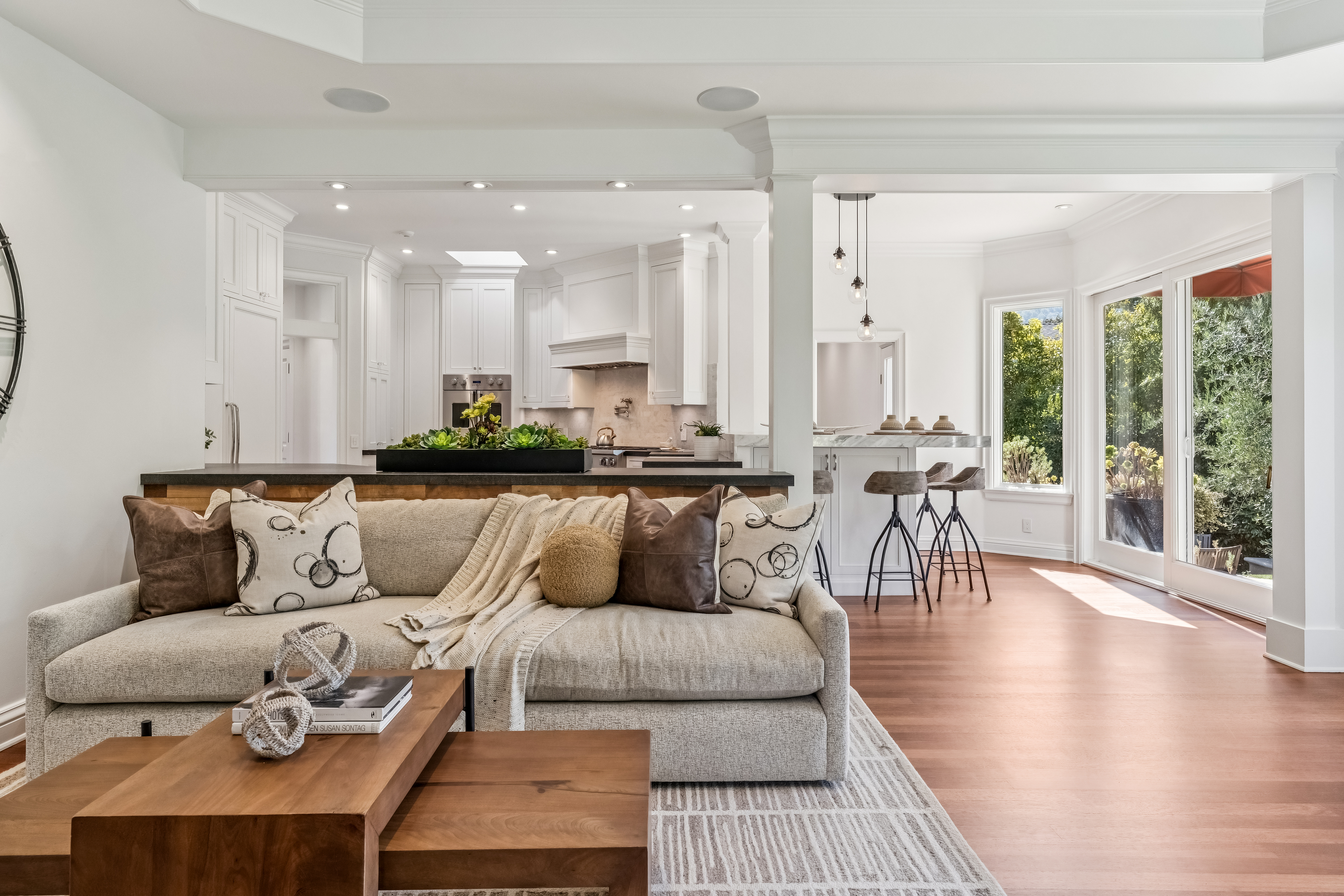  Expansive Mediterranean-Style Villa - 物件實景