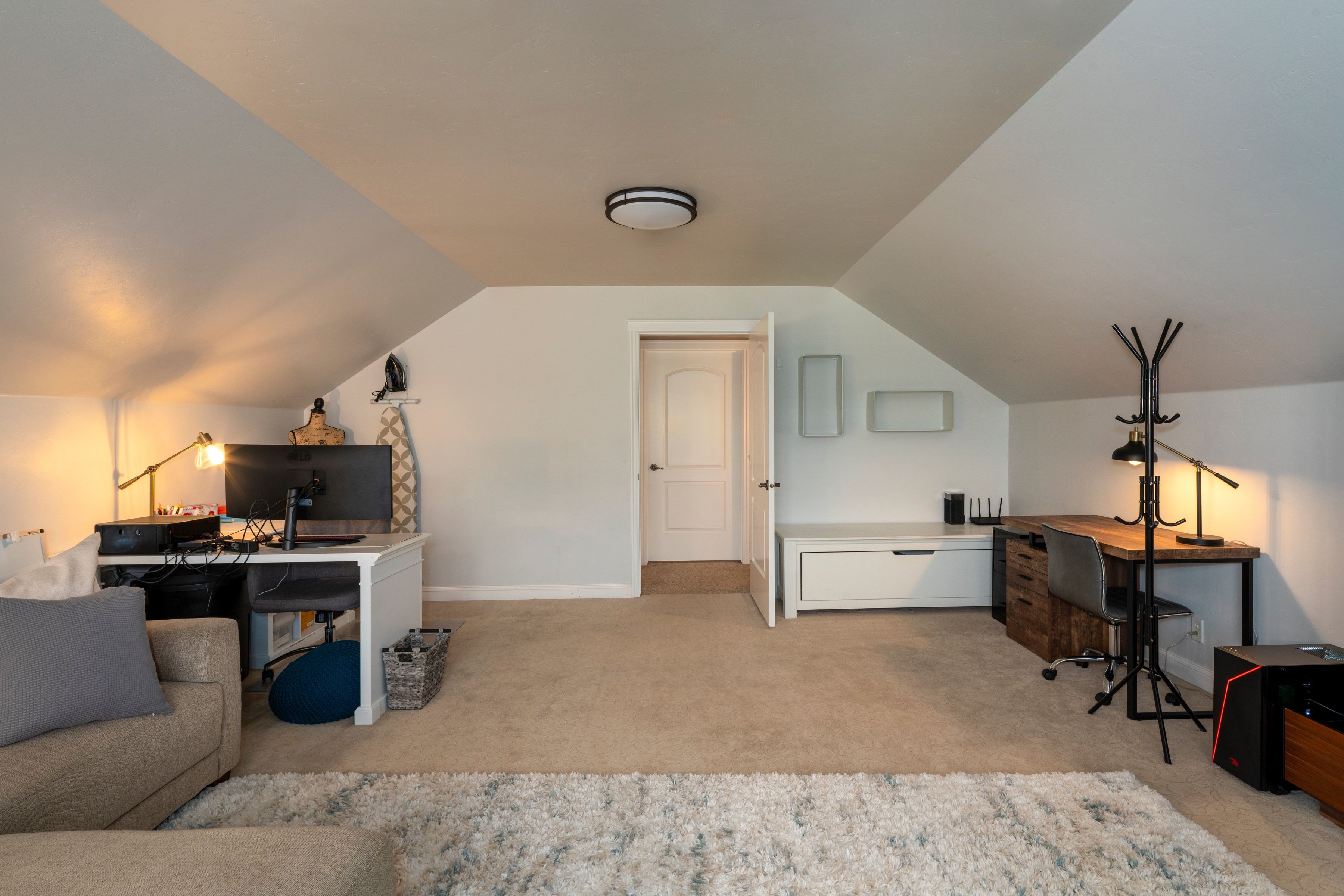  Private Retreat. Exceptional Garage. Room for Everything. - 物件實景