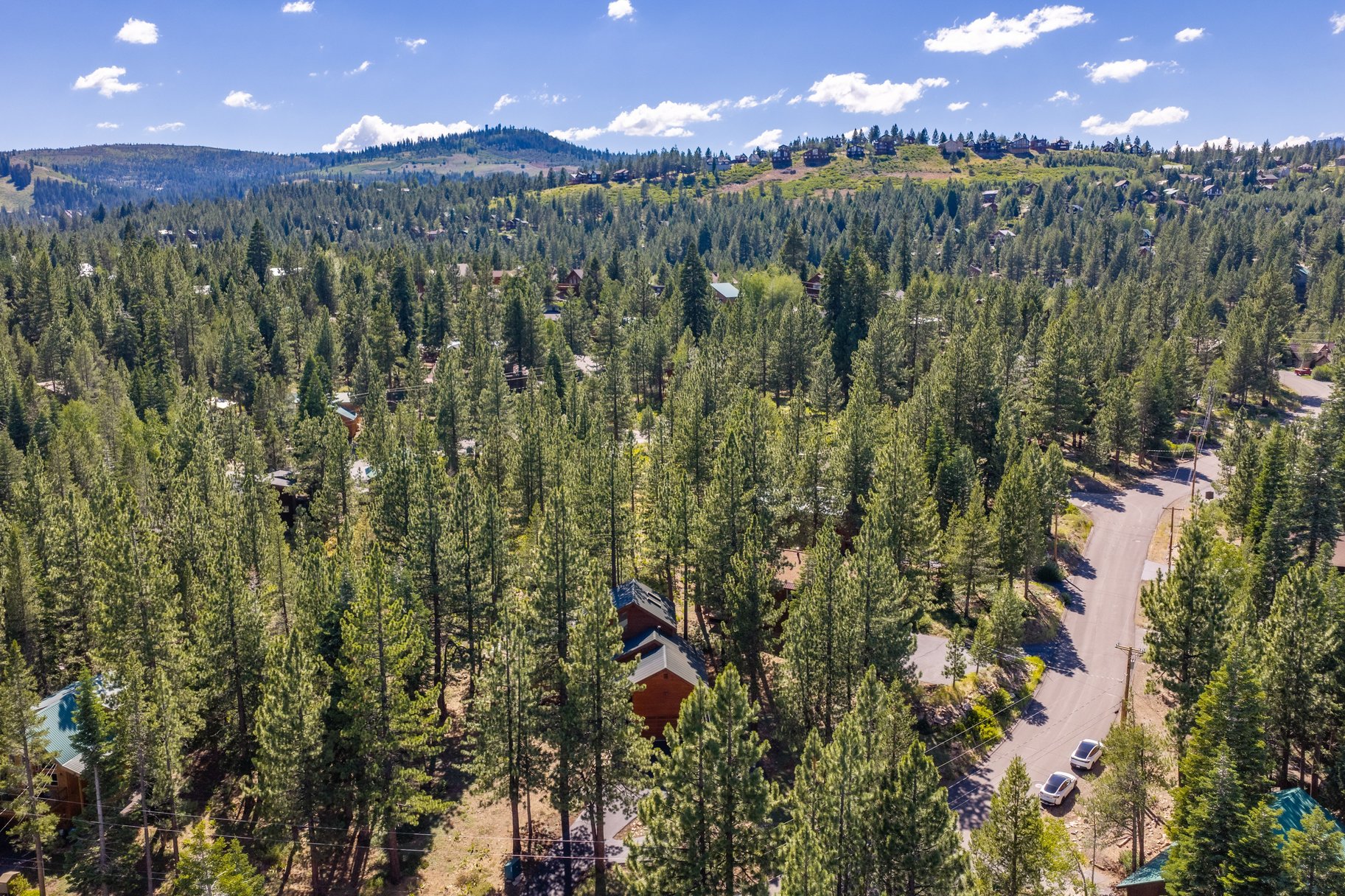  Sunlit Tahoe Donner Home with Spacious Rooms - 物件實景