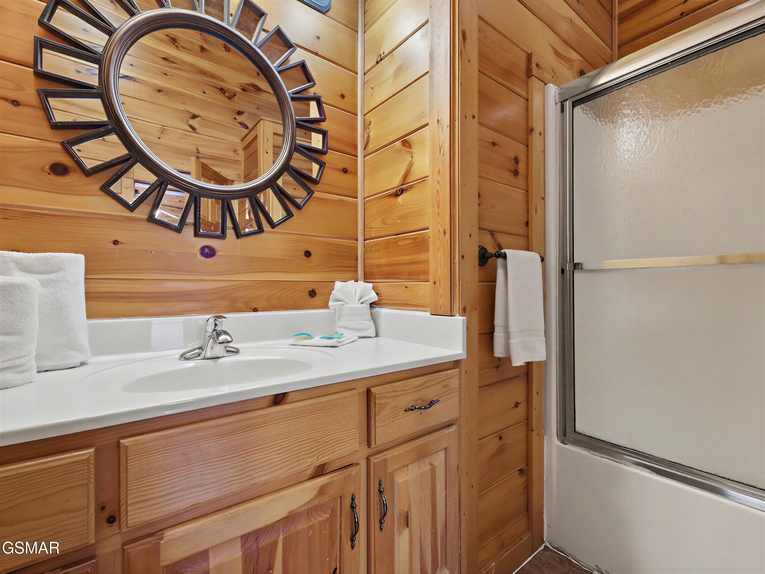 Gatlinburg, Tennessee, 37738, United States, 2 Bedrooms Bedrooms, ,3 BathroomsBathrooms,Residential,For Sale,2024380