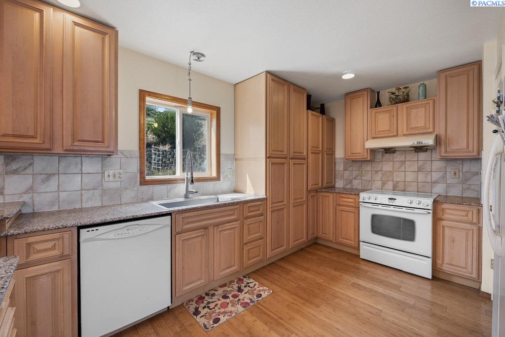 Pullman, Washington, 99163, United States, 4 Bedrooms Bedrooms, ,3 BathroomsBathrooms,Residential,For Sale,1777658