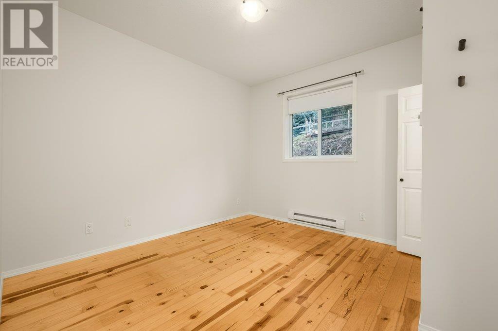 VERNON, British Columbia, V1H 1J9, CA, 6 Bedrooms Bedrooms, ,3 BathroomsBathrooms,Residential,For Sale,1858215