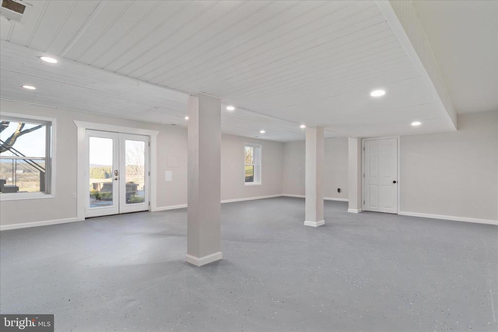 Winchester, Virginia, 22602, United States, 5 Bedrooms Bedrooms, ,5 BathroomsBathrooms,Residential,For Sale,2039774