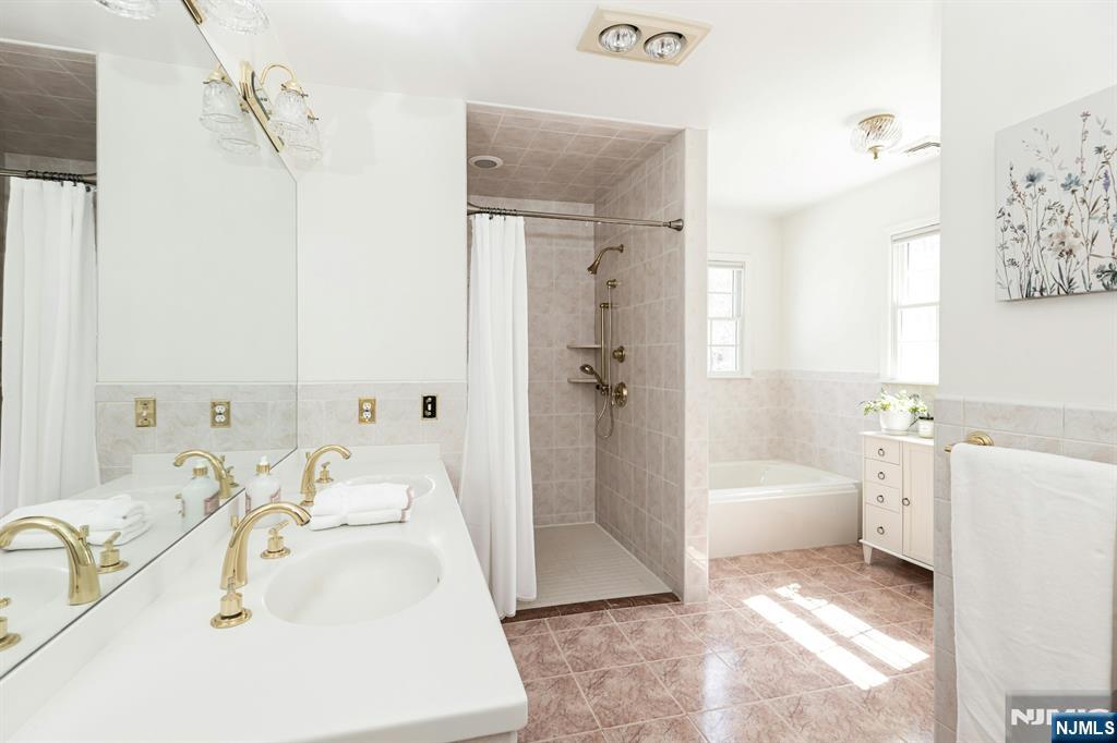 Berkeley Heights, New Jersey, 07922, United States, 6 Bedrooms Bedrooms, ,4 BathroomsBathrooms,Residential,For Sale,1838831