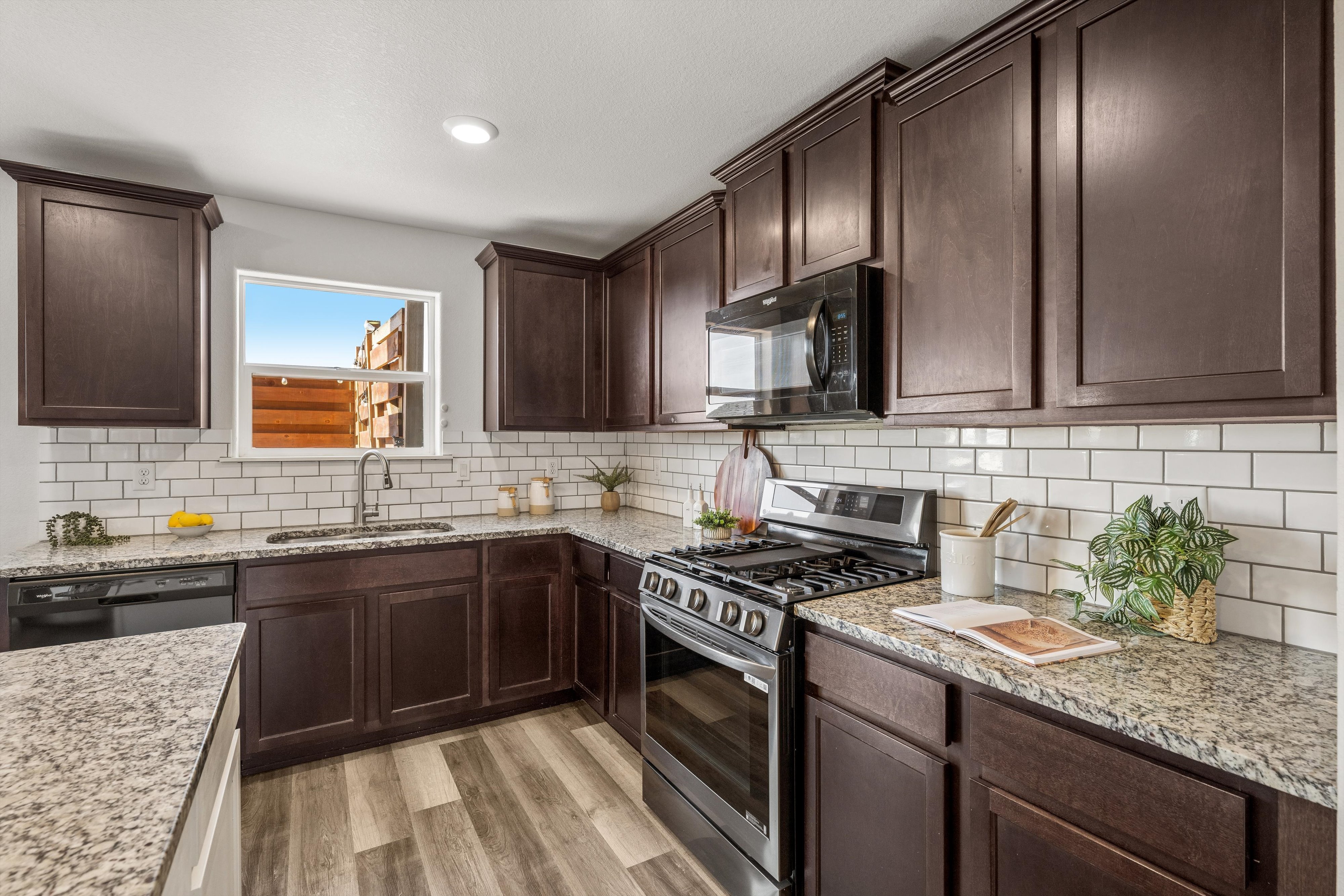  Move-In Ready, with Thoughtful and Unique Design Features - 物件實景