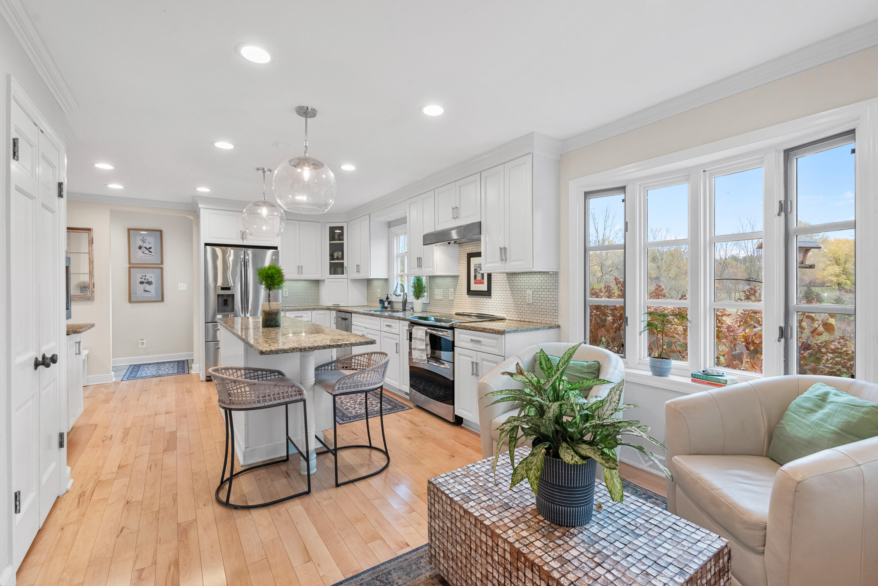 Mequon, Wisconsin, 53092, United States, 4 Bedrooms Bedrooms, ,3 BathroomsBathrooms,Residential,For Sale,1989588