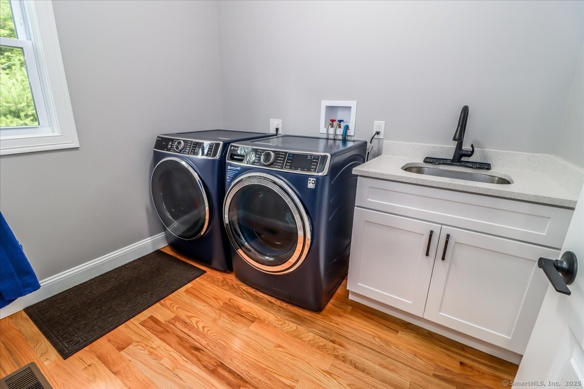 New Milford, Connecticut, 06776, United States, 2 Bedrooms Bedrooms, ,3 BathroomsBathrooms,Residential,For Sale,1875818